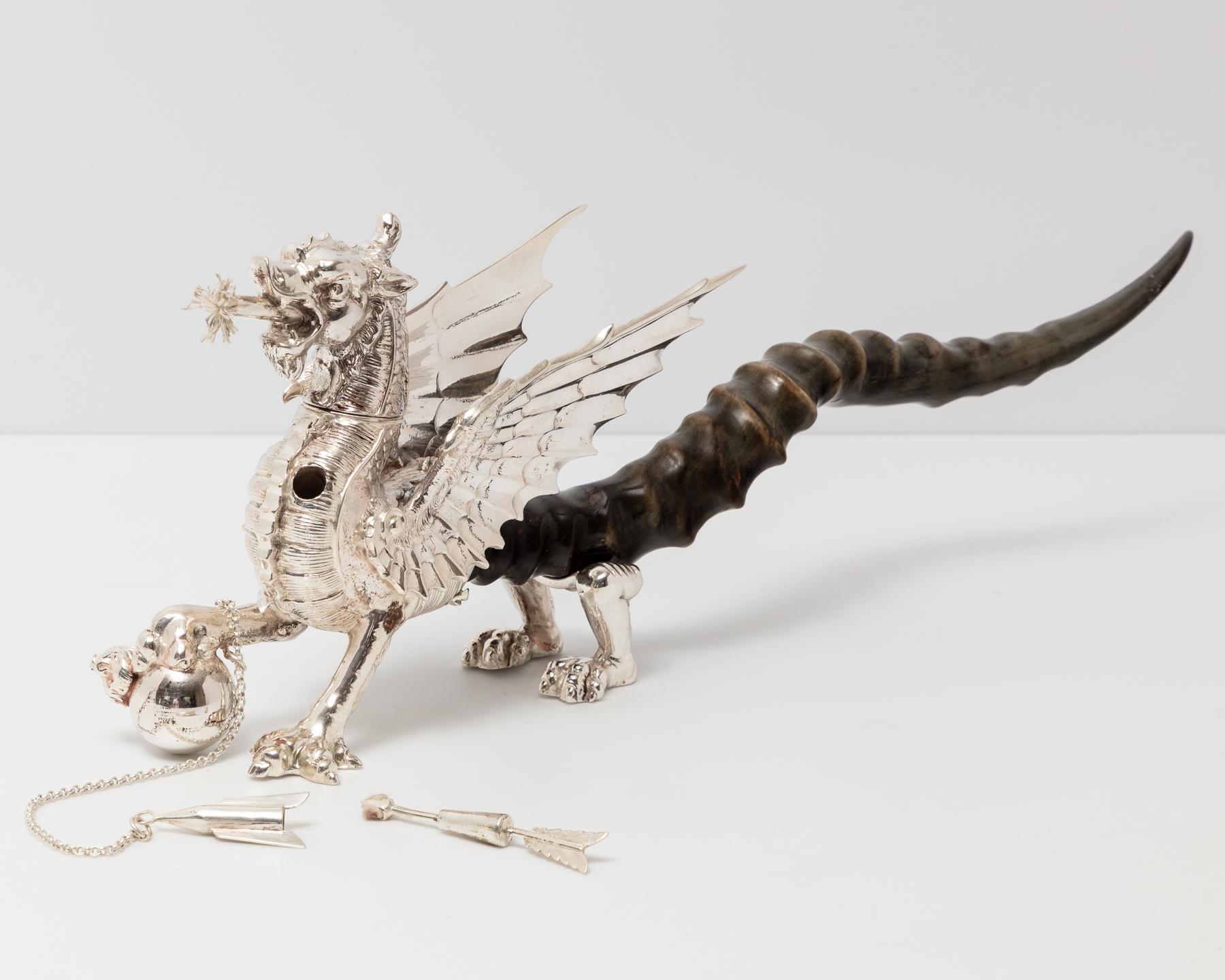 XX secolo Antico accendisigari da tavolo a forma di drago dei primi del Novecento, CIRCA 1910 in vendita