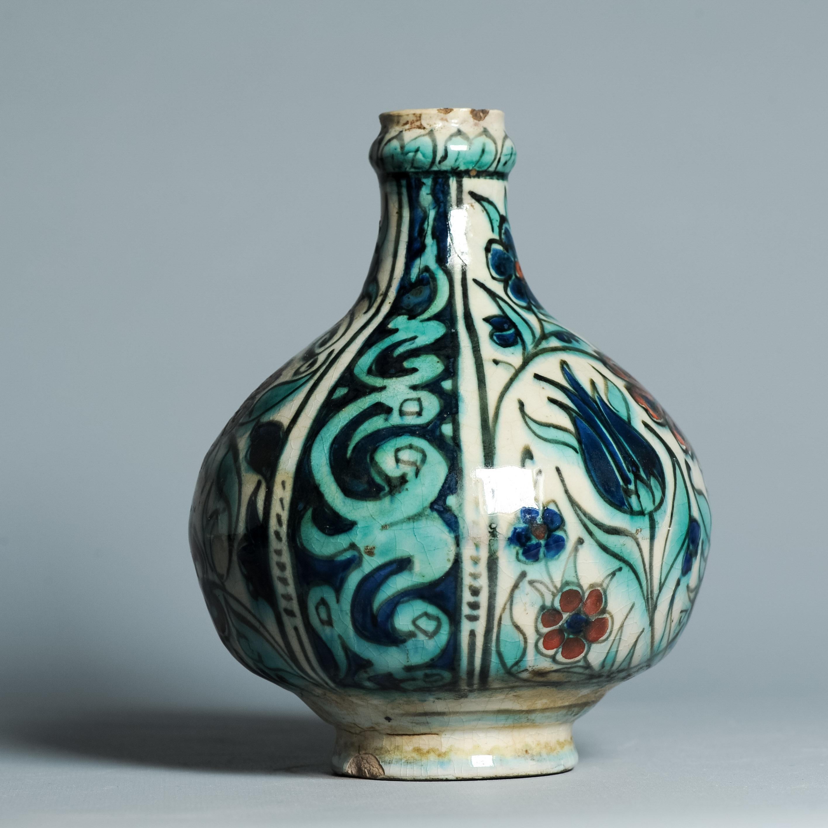 Vase ancien du début du 20e siècle en faïence hollandaise de Delft de style Iznik, vers 1910 en vente 3