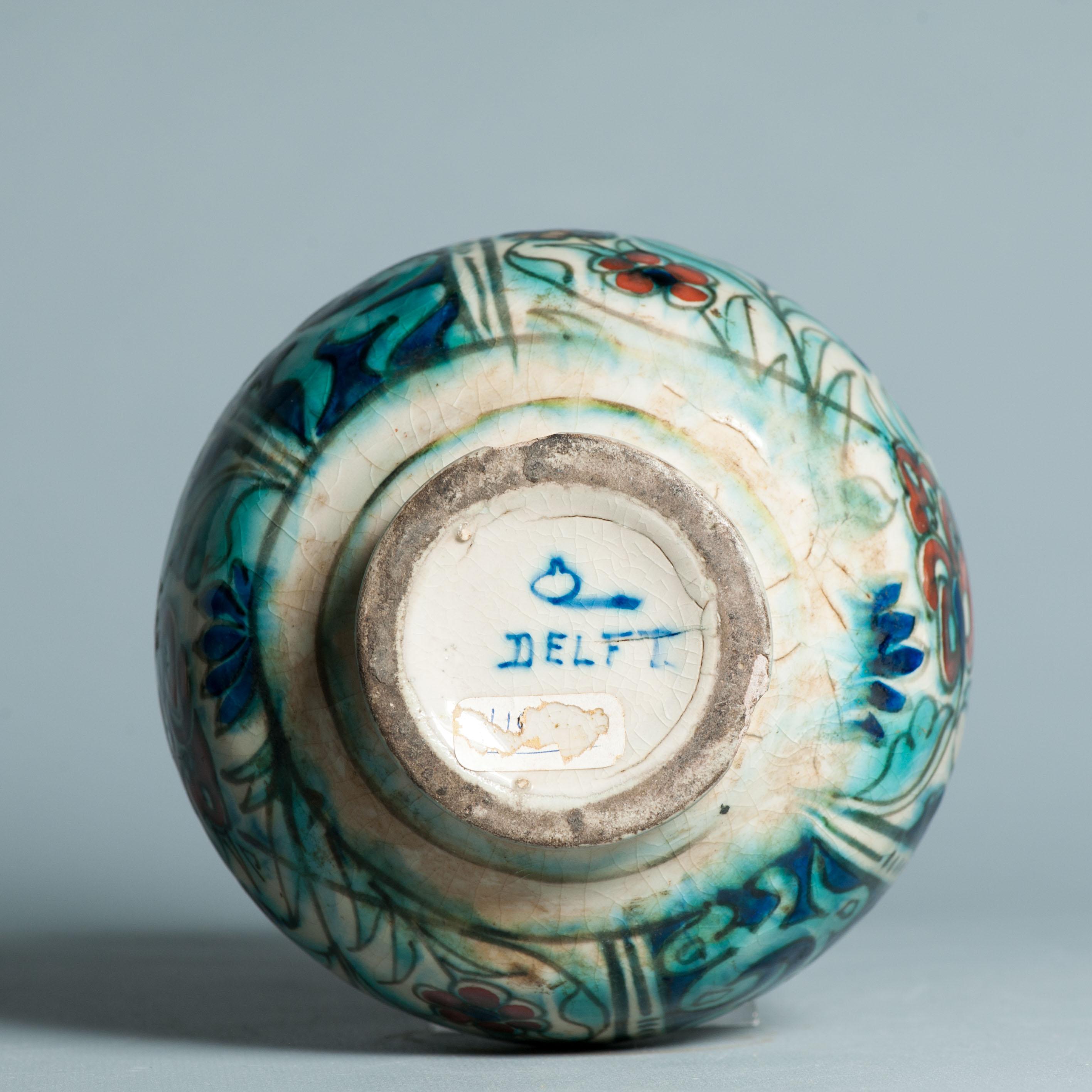 Ming Vase ancien du début du 20e siècle en faïence hollandaise de Delft de style Iznik, vers 1910 en vente