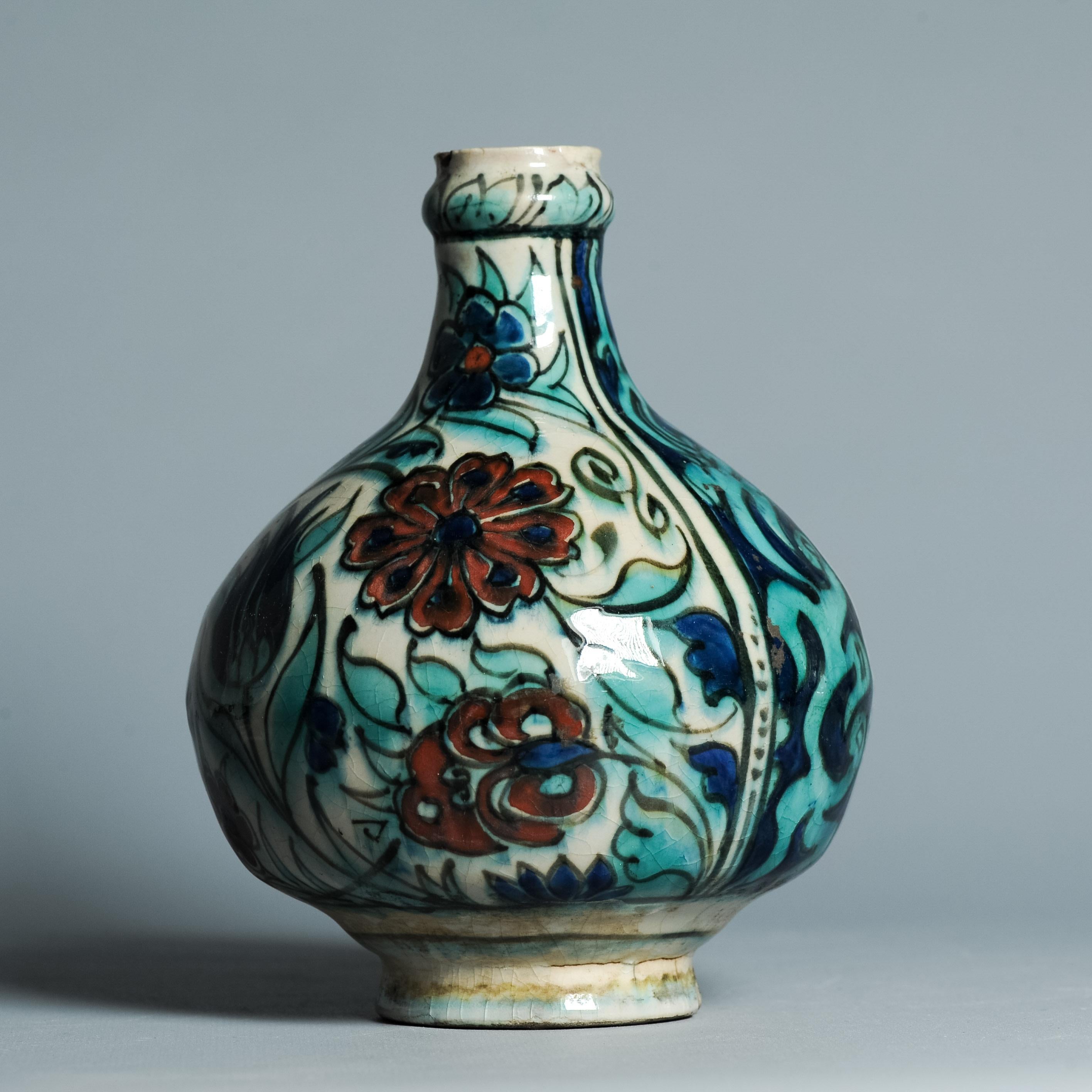 Porcelaine Vase ancien du début du 20e siècle en faïence hollandaise de Delft de style Iznik, vers 1910 en vente