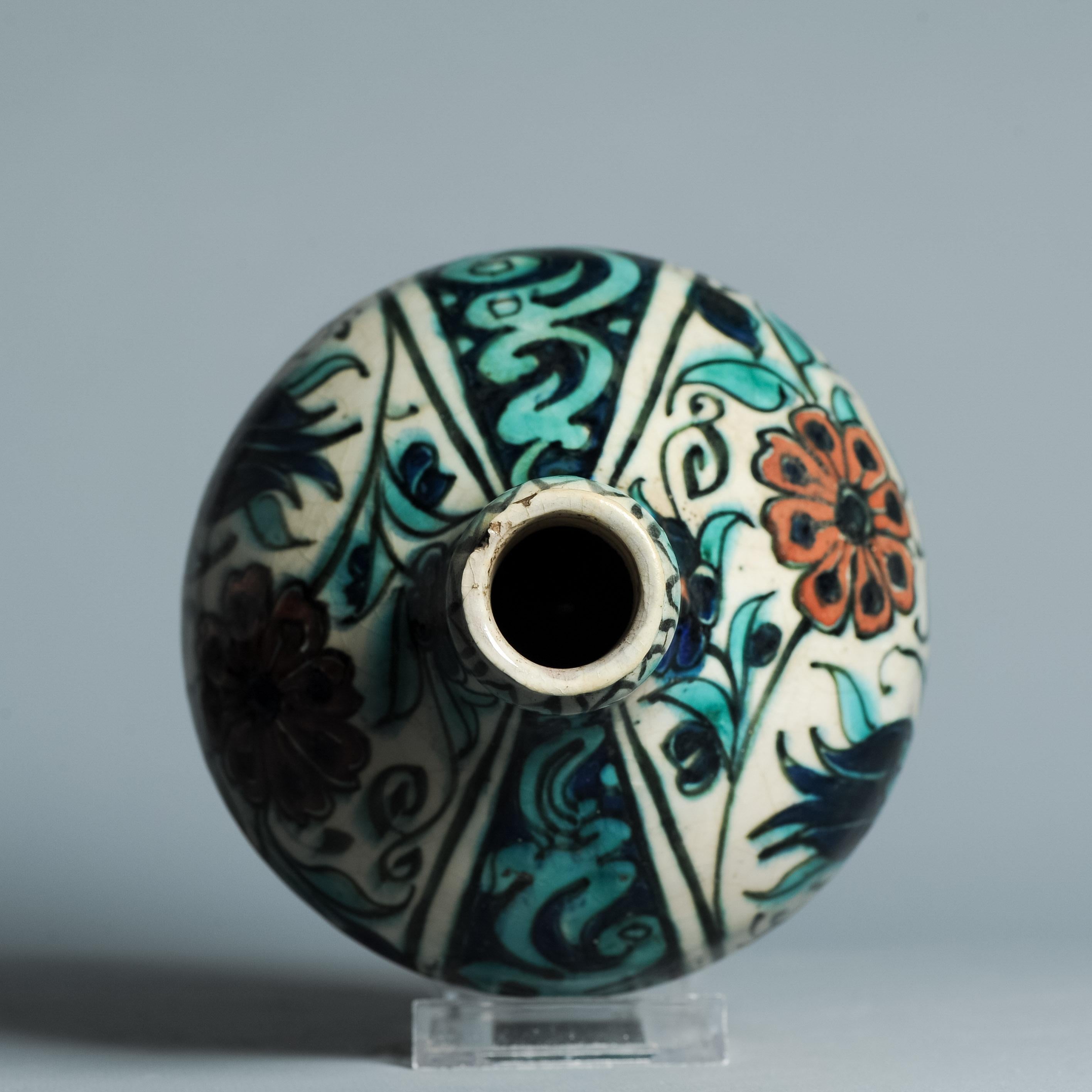 Vase ancien du début du 20e siècle en faïence hollandaise de Delft de style Iznik, vers 1910 en vente 1