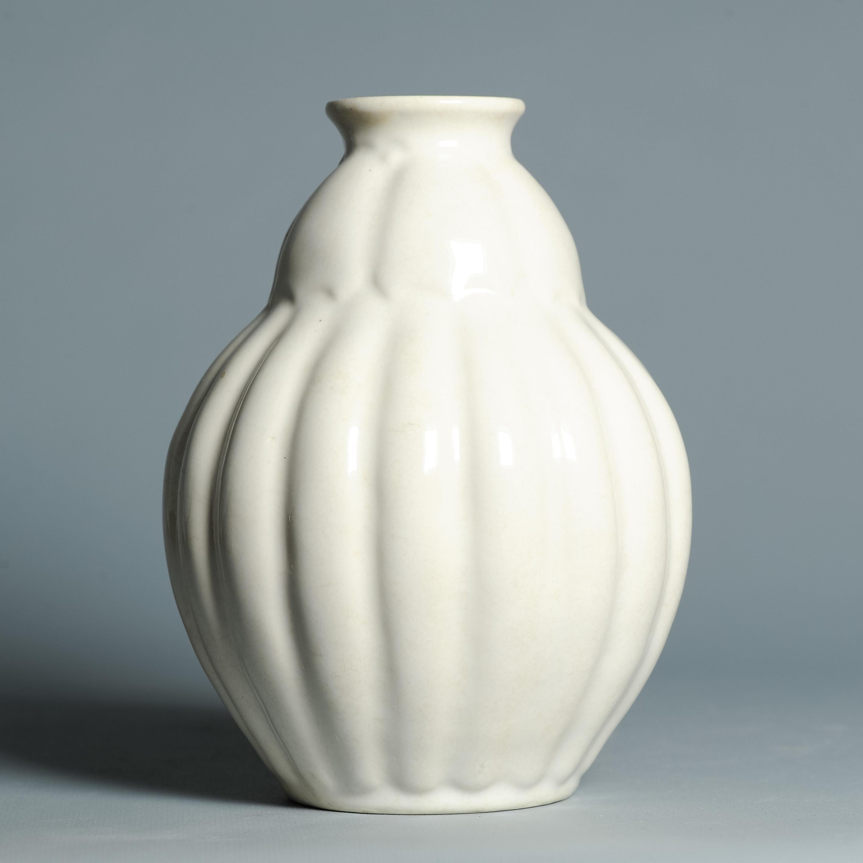 Antique vase néerlandais du début du 20e siècle en faïence de Delft émaillée blanche, vers 1910 en vente 3
