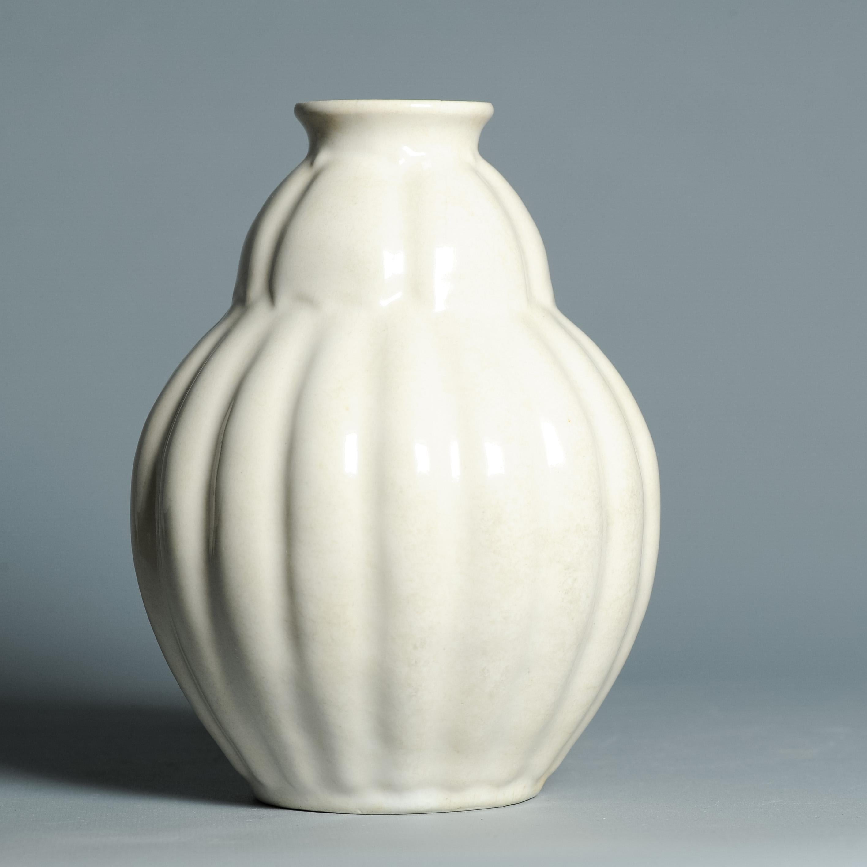 Antique vase néerlandais du début du 20e siècle en faïence de Delft émaillée blanche, vers 1910 en vente 6