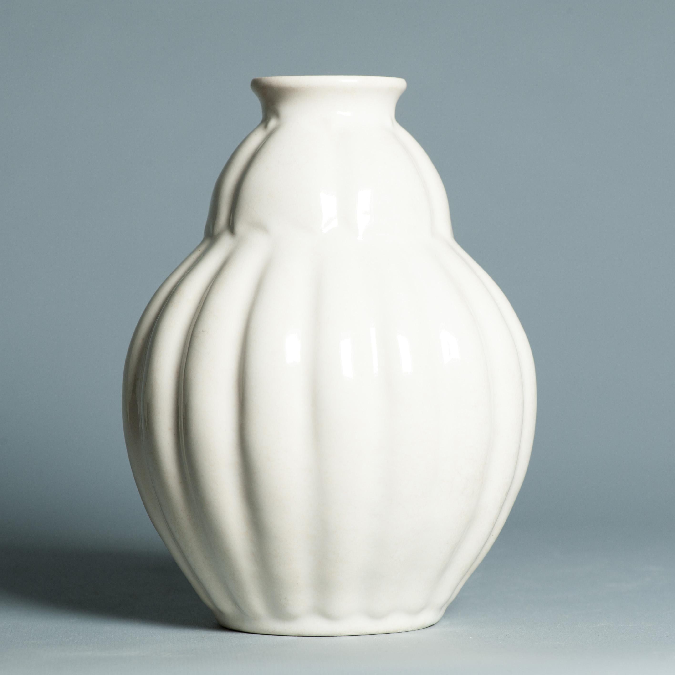 Ming Antique vase néerlandais du début du 20e siècle en faïence de Delft émaillée blanche, vers 1910 en vente
