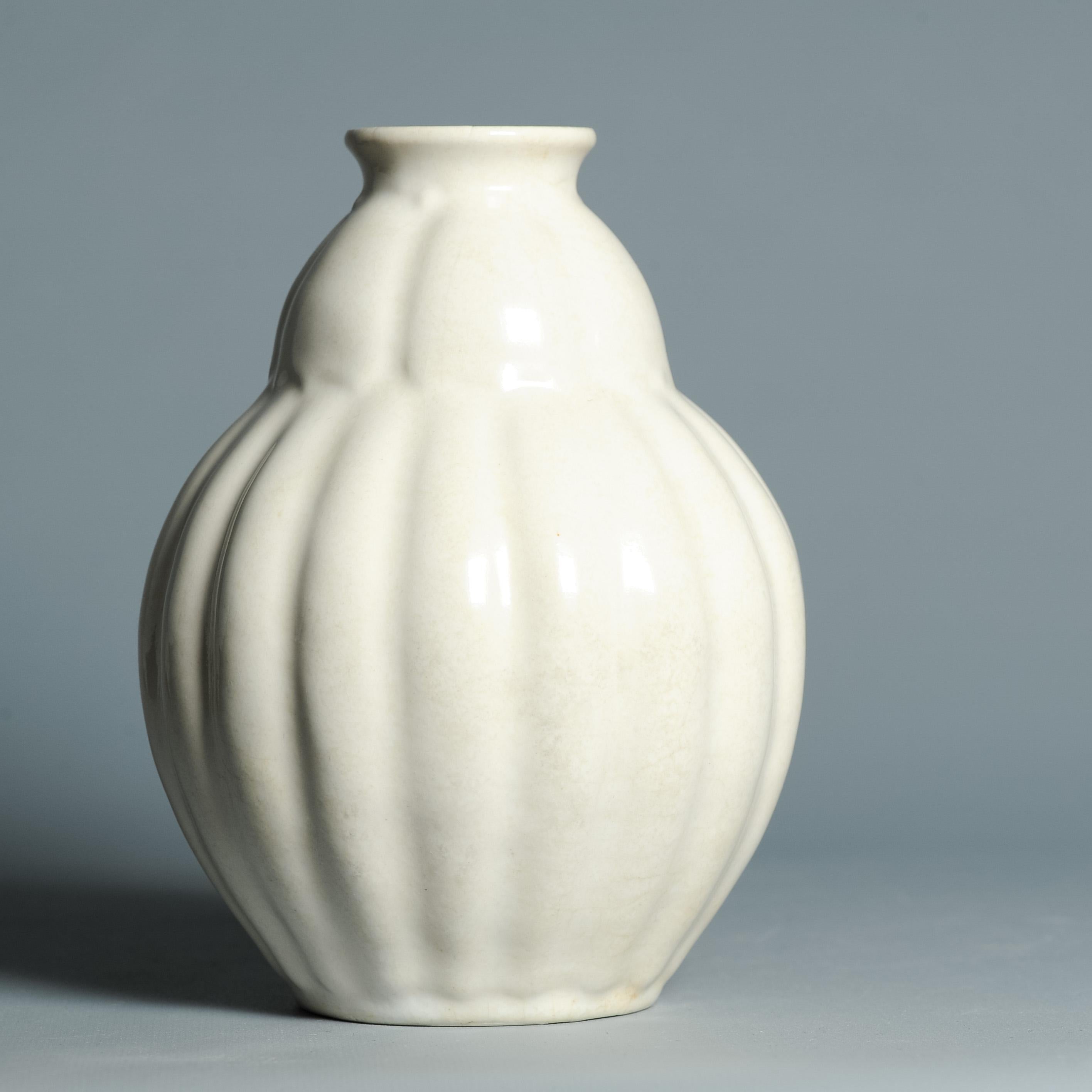Antique vase néerlandais du début du 20e siècle en faïence de Delft émaillée blanche, vers 1910 en vente 1