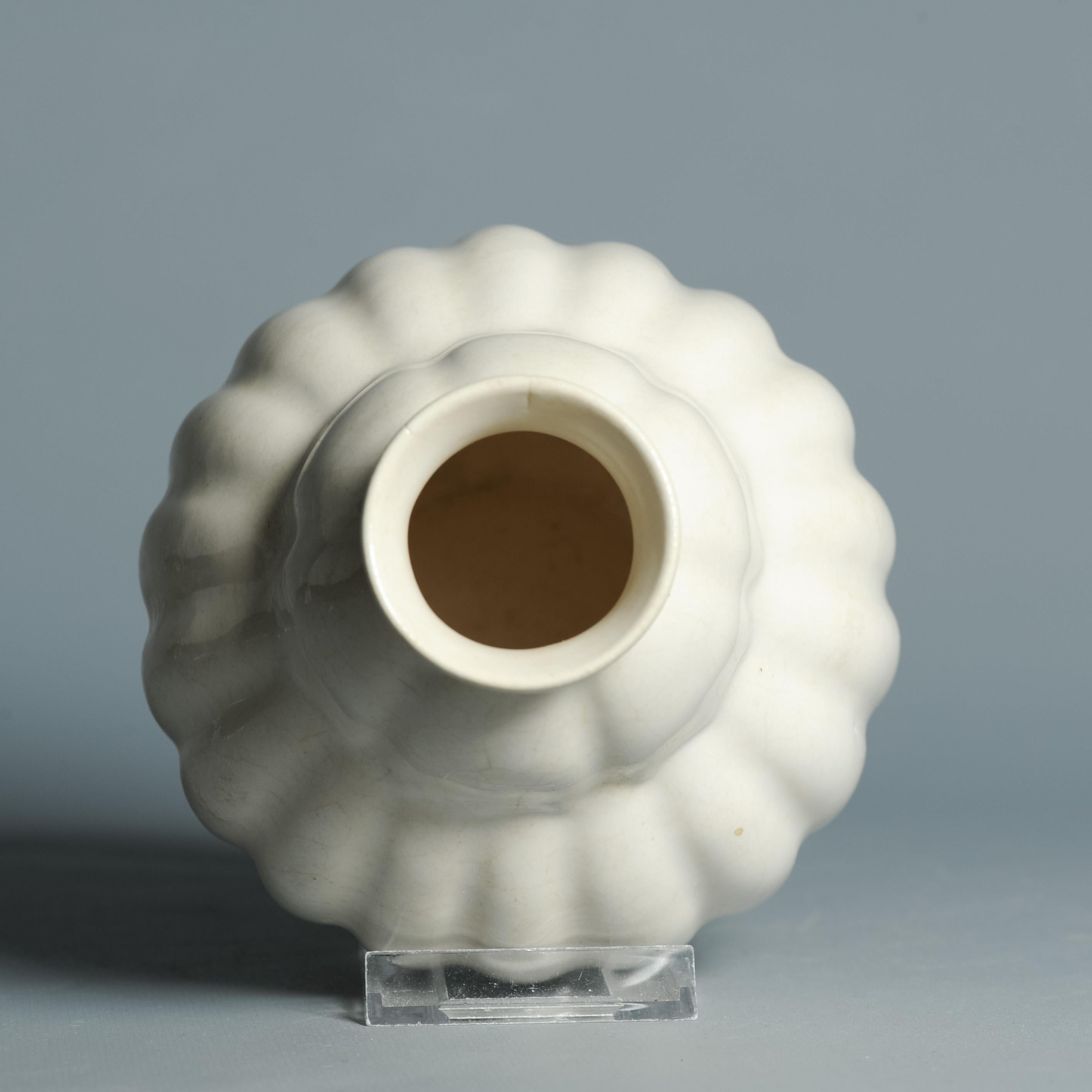 Antique vase néerlandais du début du 20e siècle en faïence de Delft émaillée blanche, vers 1910 en vente 2