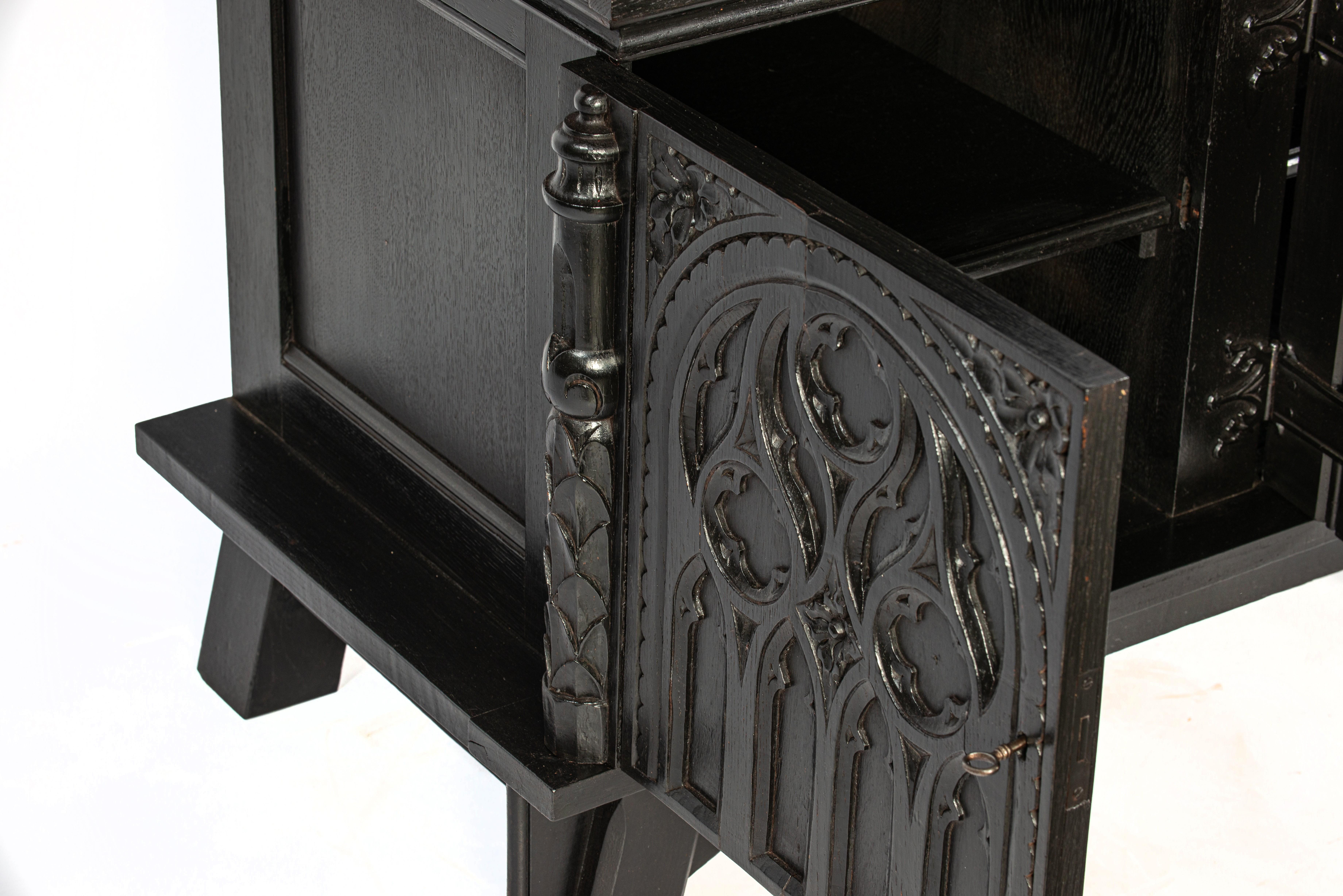 Antique early 20th century Dutch handcarved blackened oak neo gothic sideboard. For Sale 10