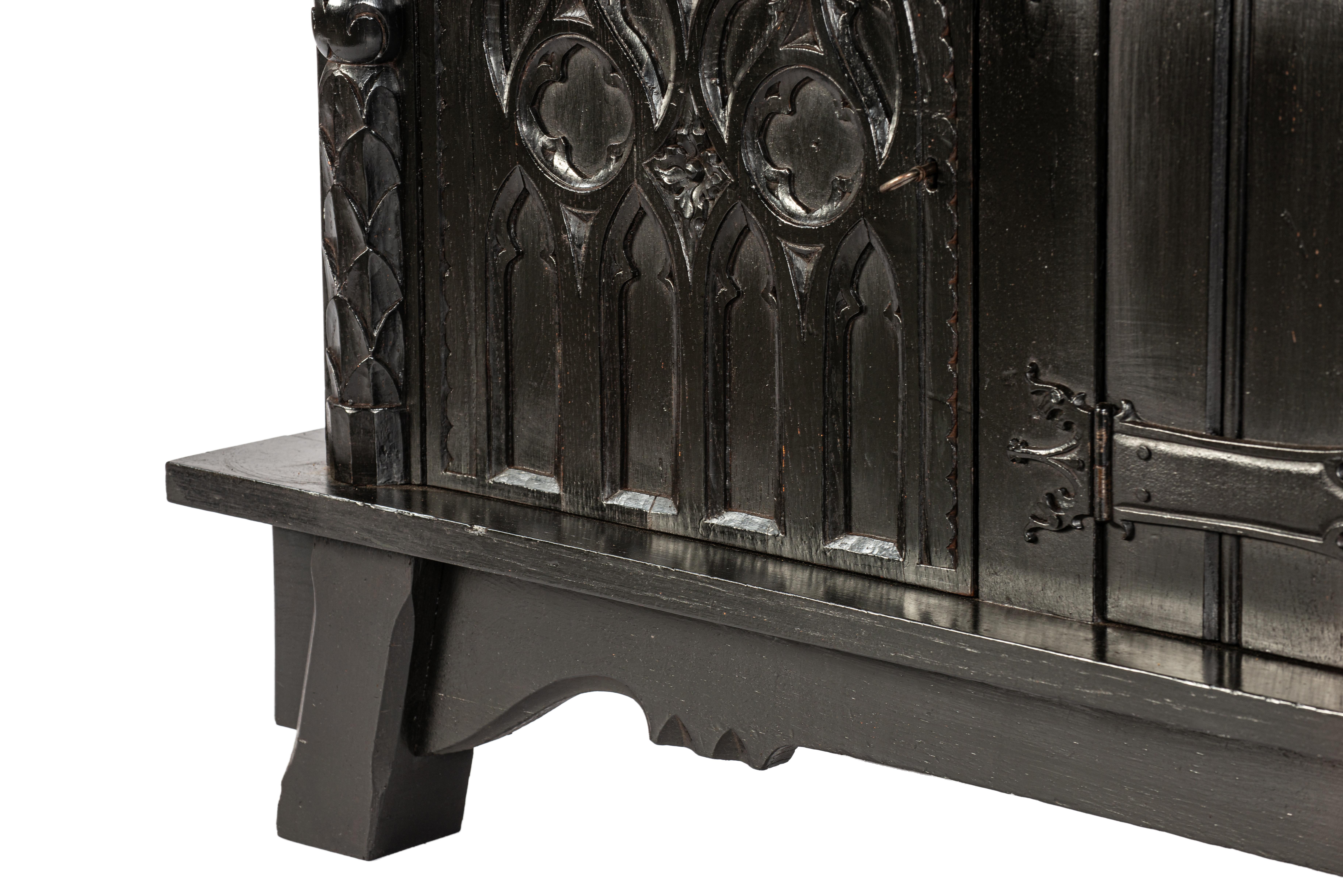 Antique early 20th century Dutch handcarved blackened oak neo gothic sideboard. For Sale 2