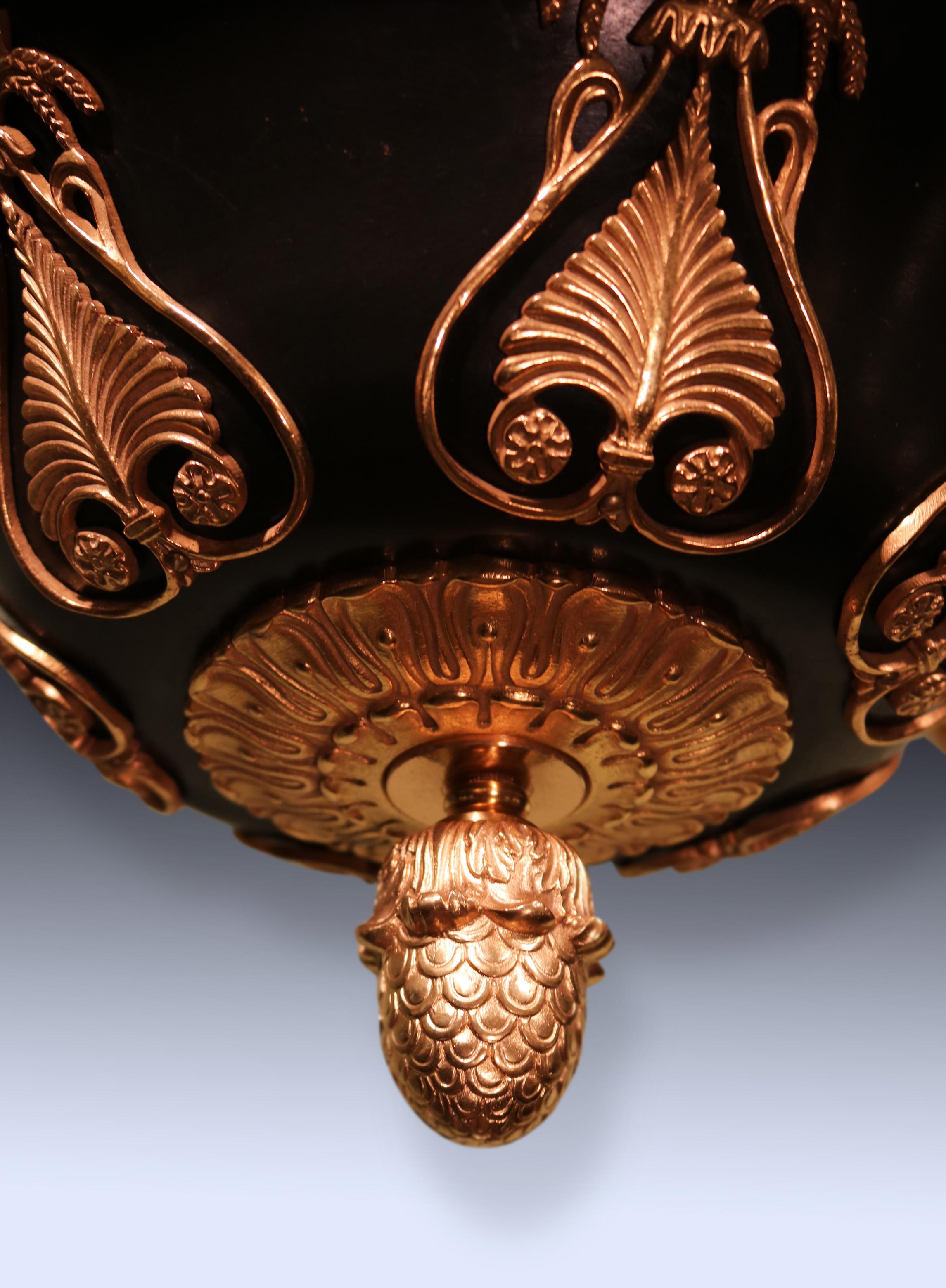 Antigua araña de bronce y ormolu de estilo Imperio de principios del siglo XX en Bueno estado para la venta en London, GB