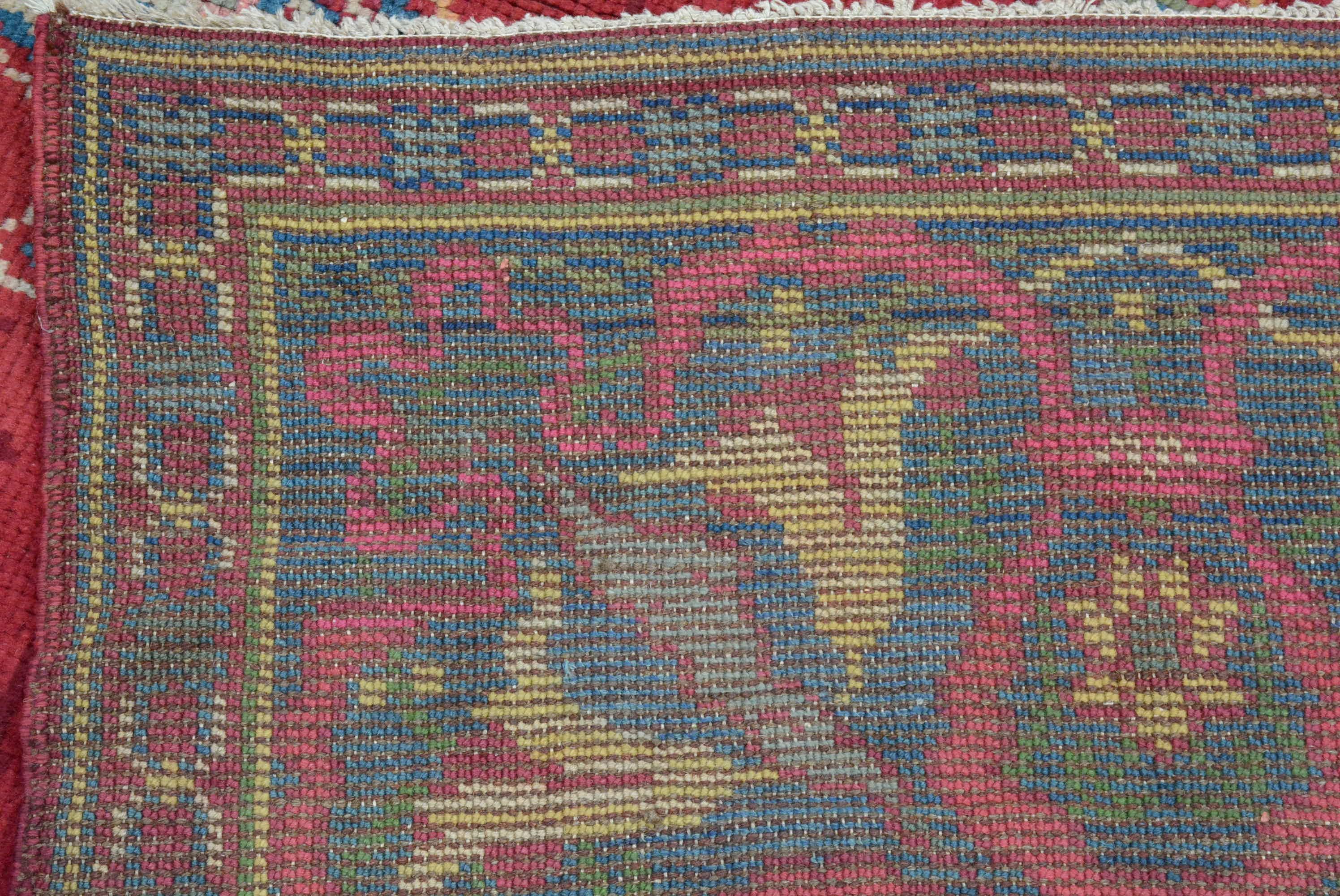 Antiker englischer Kunsthandwerksteppich aus dem frühen 20. im Angebot 2