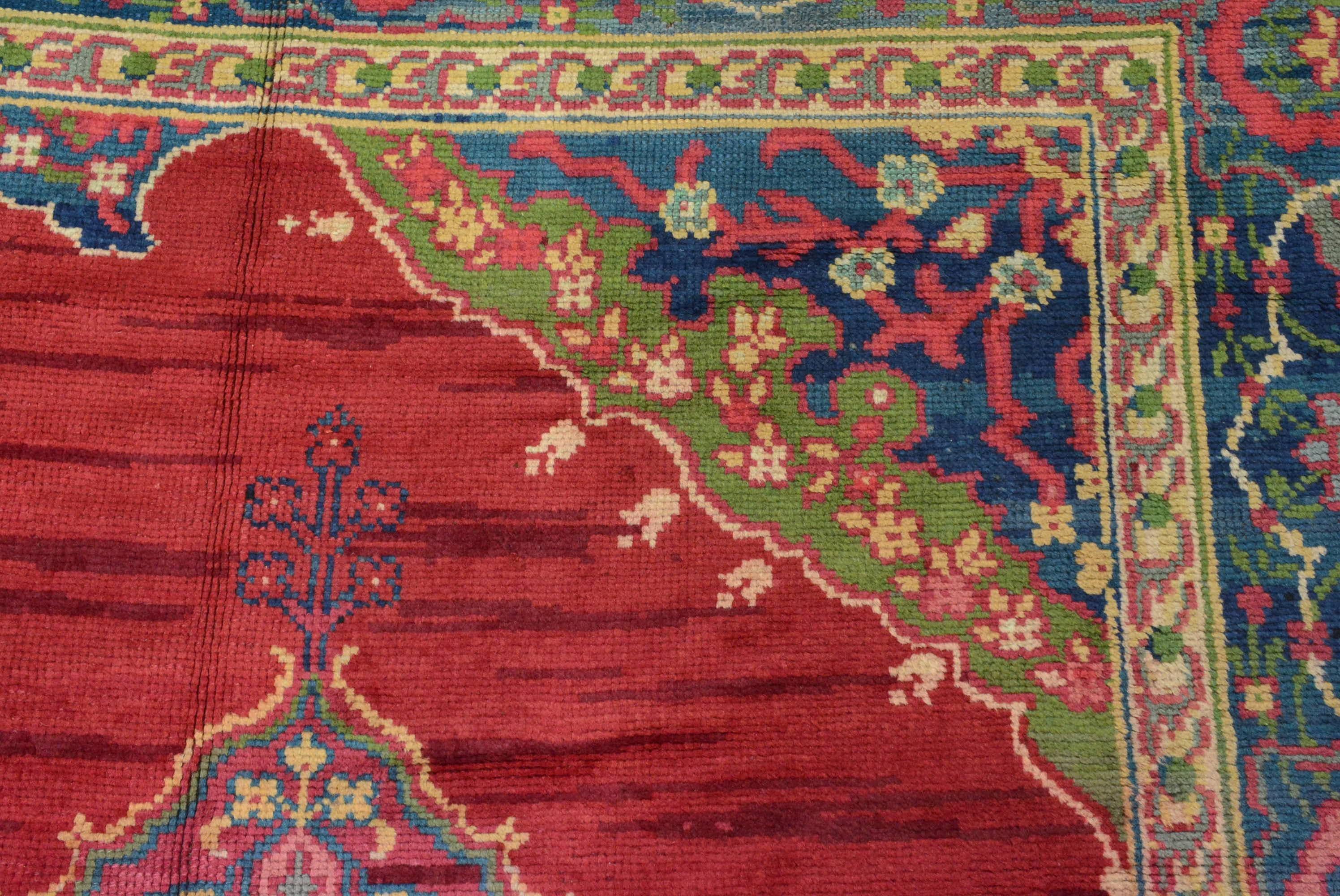 Antiker englischer Kunsthandwerksteppich aus dem frühen 20. (Pflanzlich gefärbt) im Angebot