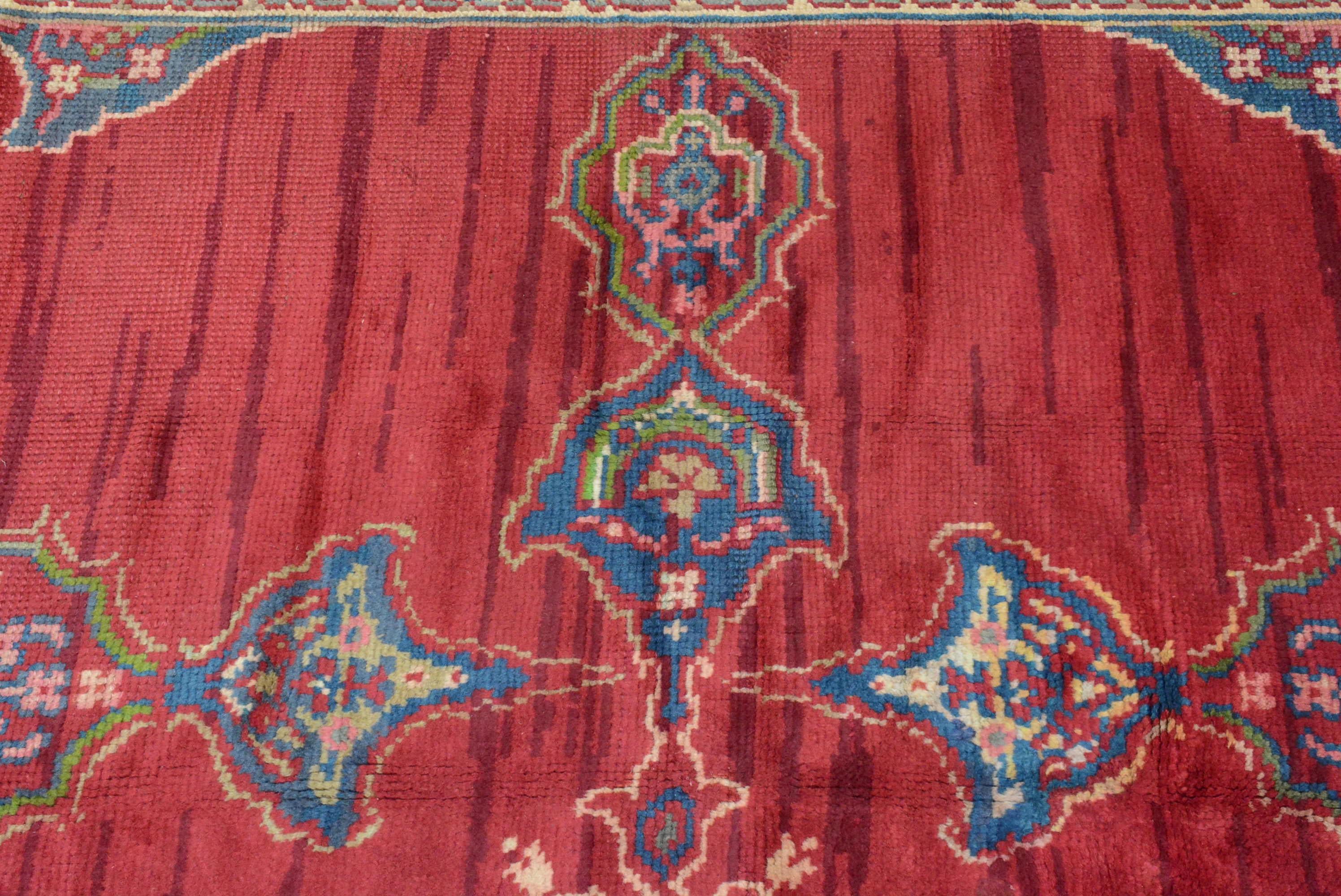 Antiker englischer Kunsthandwerksteppich aus dem frühen 20. (20. Jahrhundert) im Angebot