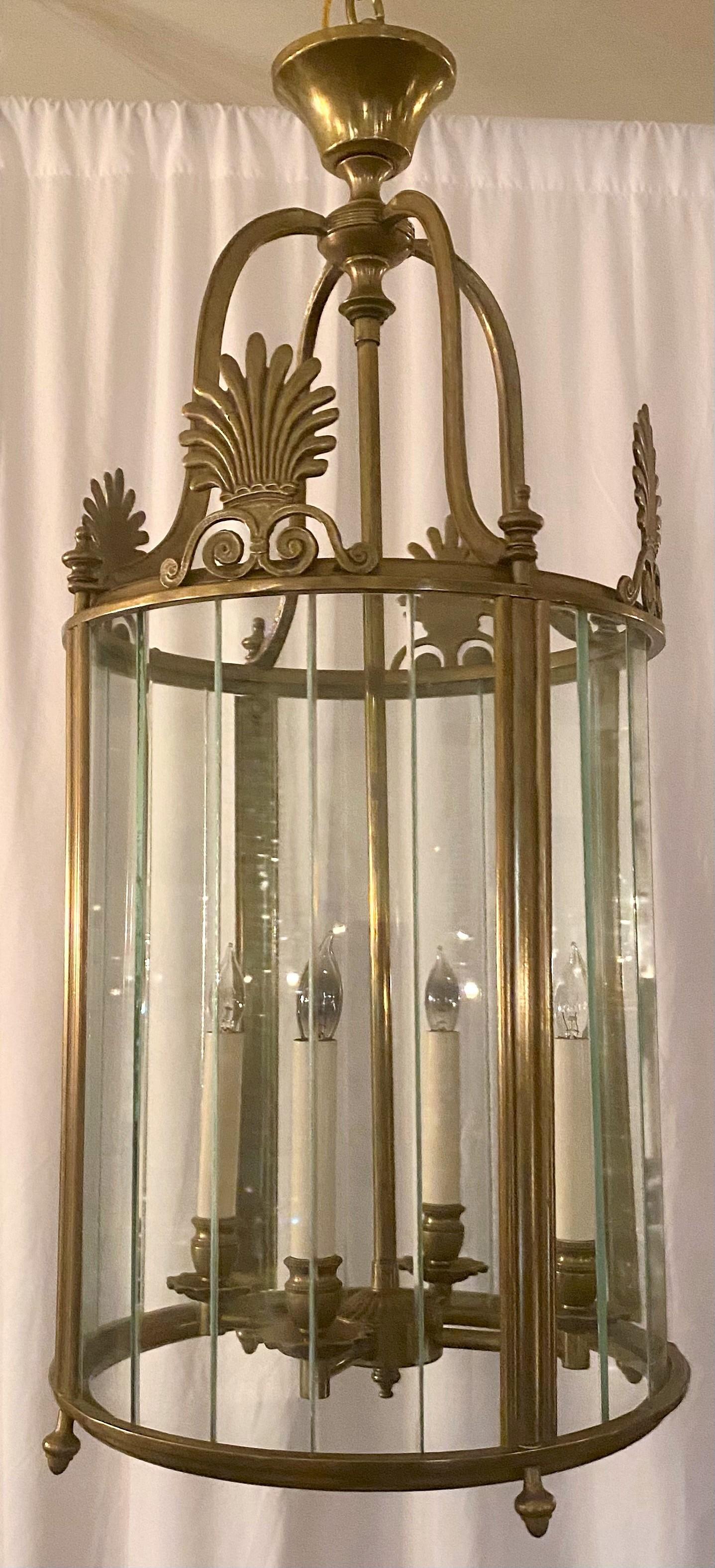 Antique early 20th century English gold bronze lantern, circa 1930s.
LAN025.