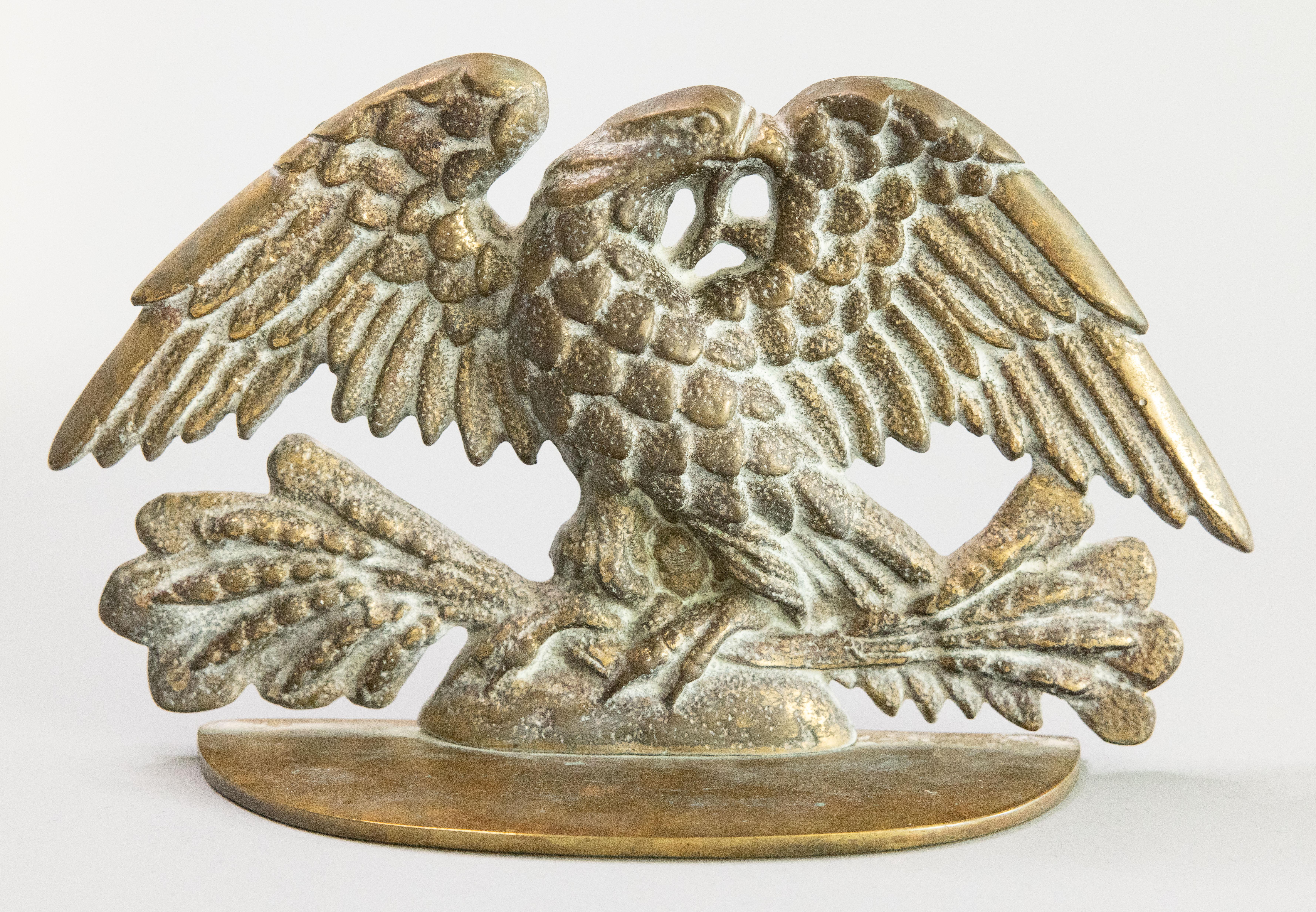 Laiton Ancien butoir de porte Aigle en laiton de l'Amérique fédérale du début du 20e siècle en vente