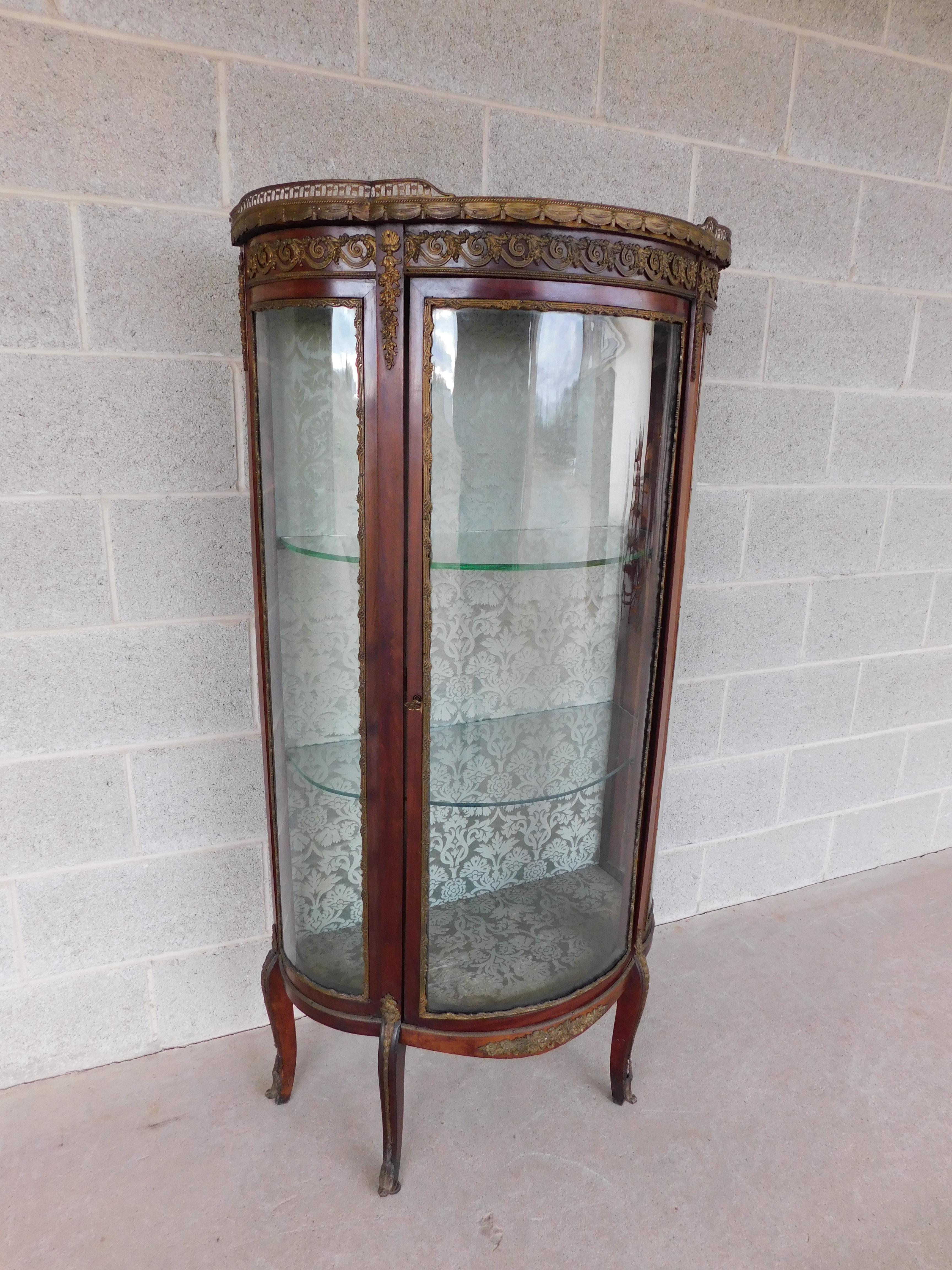 English Antique Early 20th Century French Louis XV Style Vitrine Glass Display Cabinet For Sale