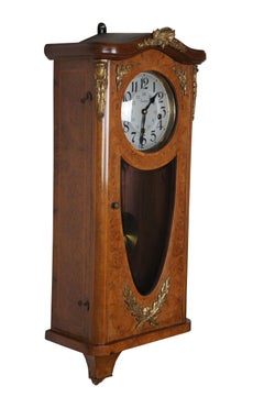 Antike französische Wanduhr aus Nussbaum, Wurzelholz und Goldbronze im LX-Stil des frühen 20. Jahrhunderts, 34"