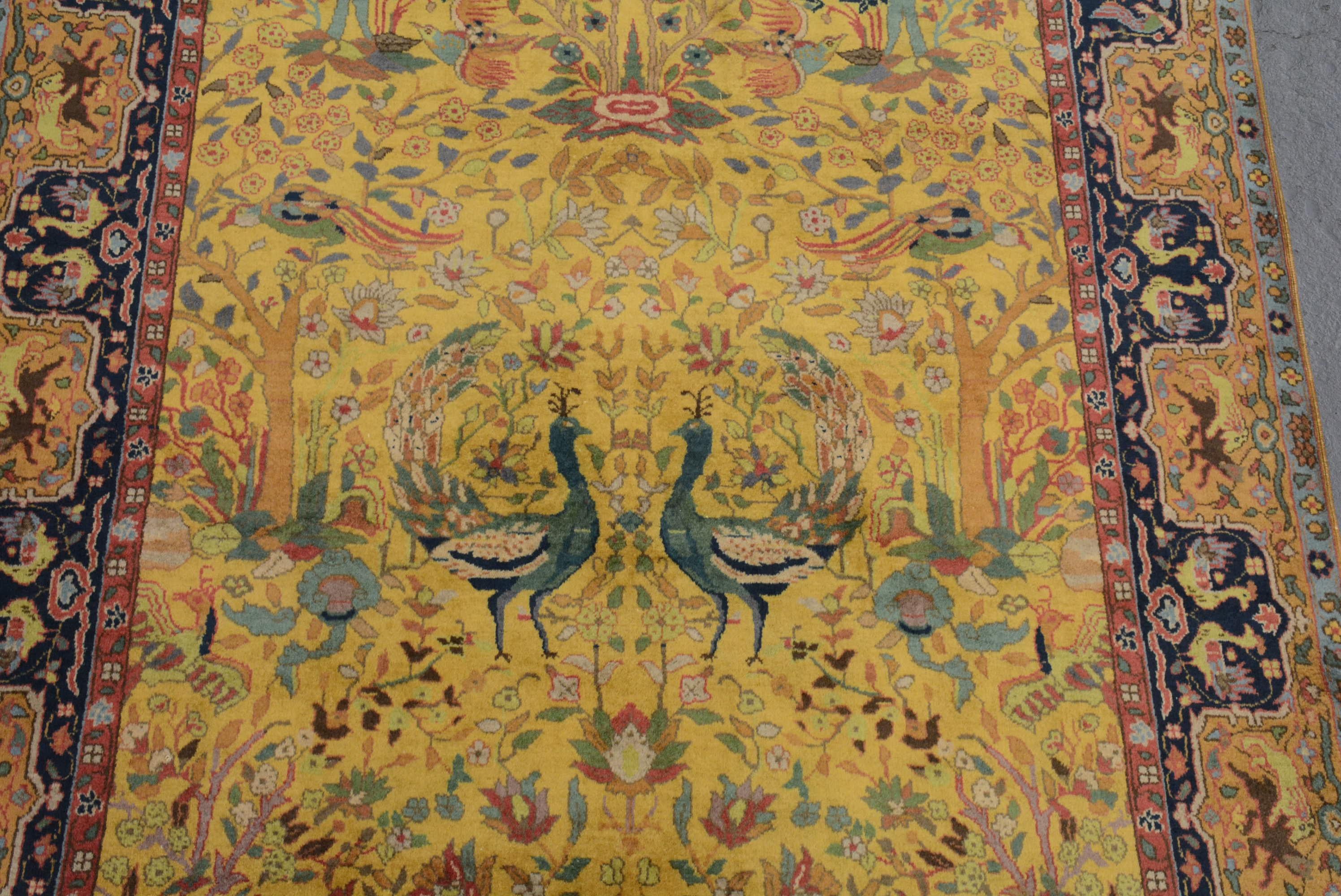 La ville d'Amritsar, dans la région du Pendjab, au nord-ouest de l'Inde, a commencé à produire des tapis au XIXe siècle, lorsque le Cachemire a été annexé par le Maharaja Ranjit Singh. Le Cachemire était à l'époque un important centre de tissage de