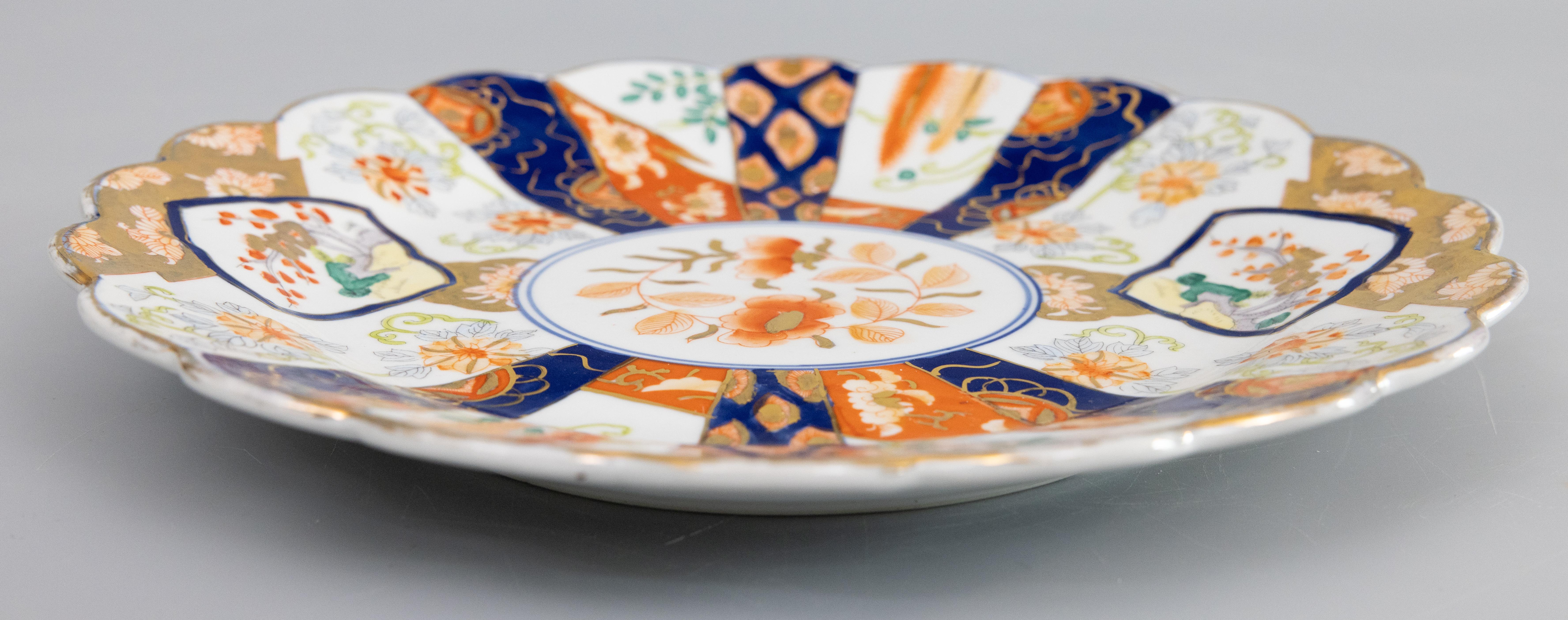 Gilt Antique Early 20th Century Japanese Imari Scalloped Charger For Sale