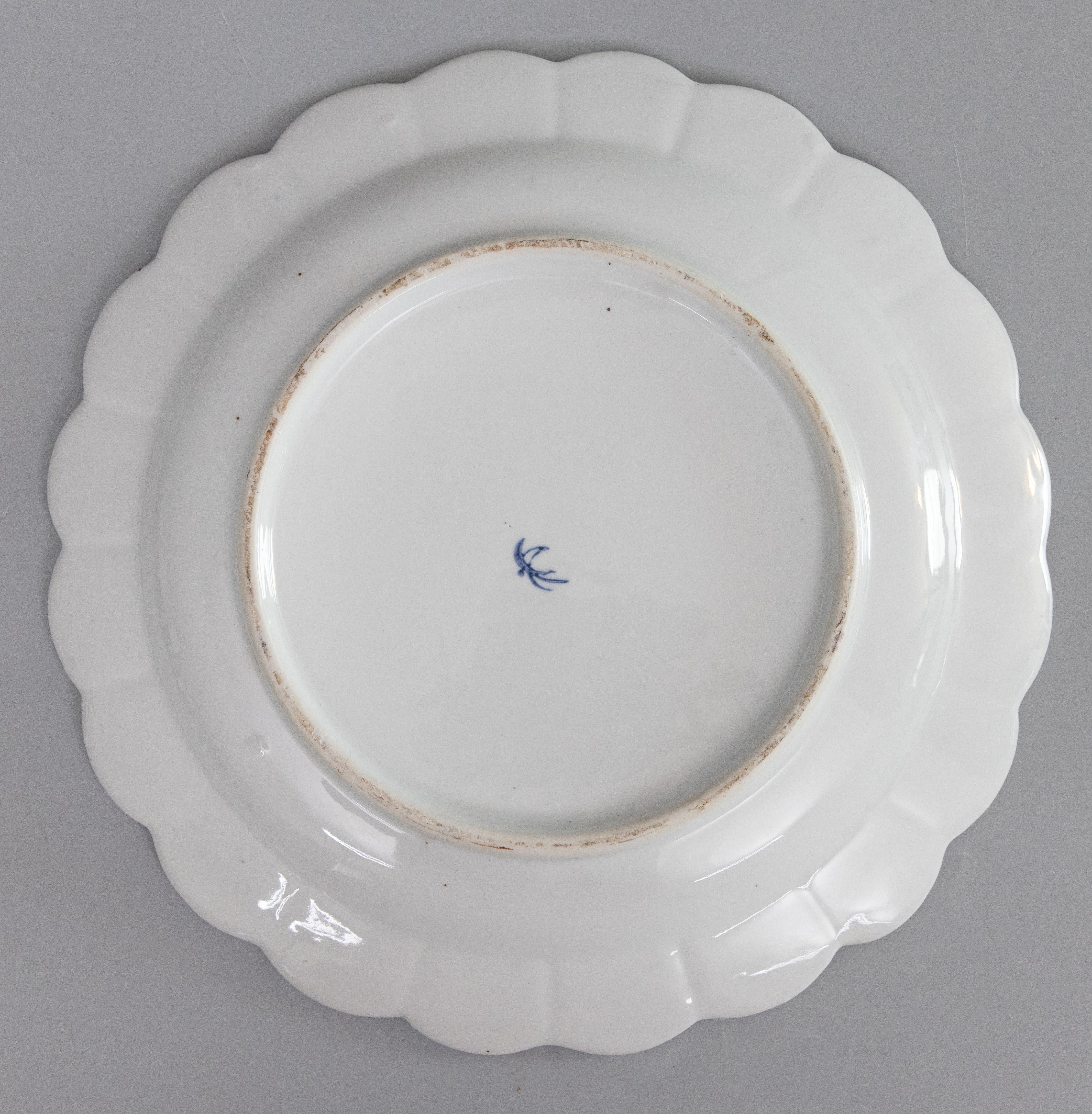 Antique Early 20th Century Japanese Imari Scalloped Charger For Sale 1
