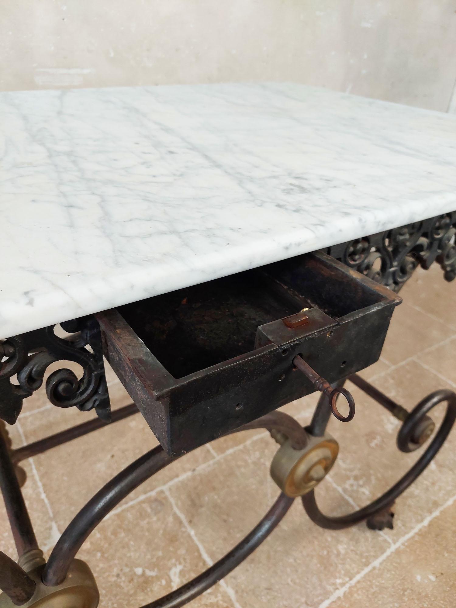 Antique early 20th century luxury butcher's table For Sale 6