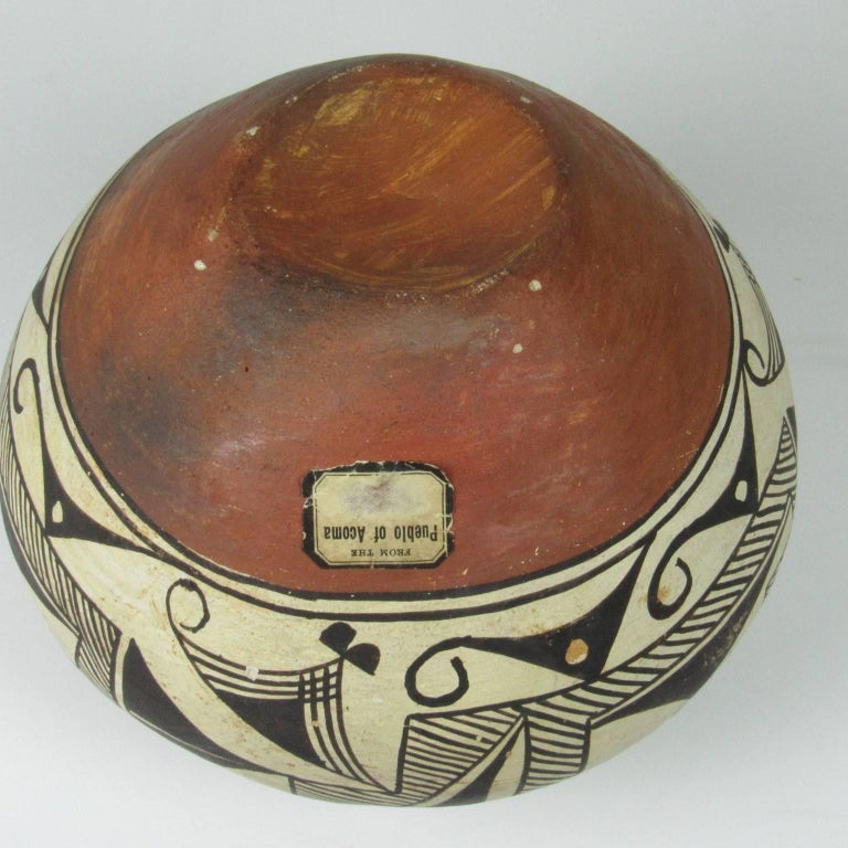 Antique Early 20th Century Native American Pot For Sale at 1stdibs