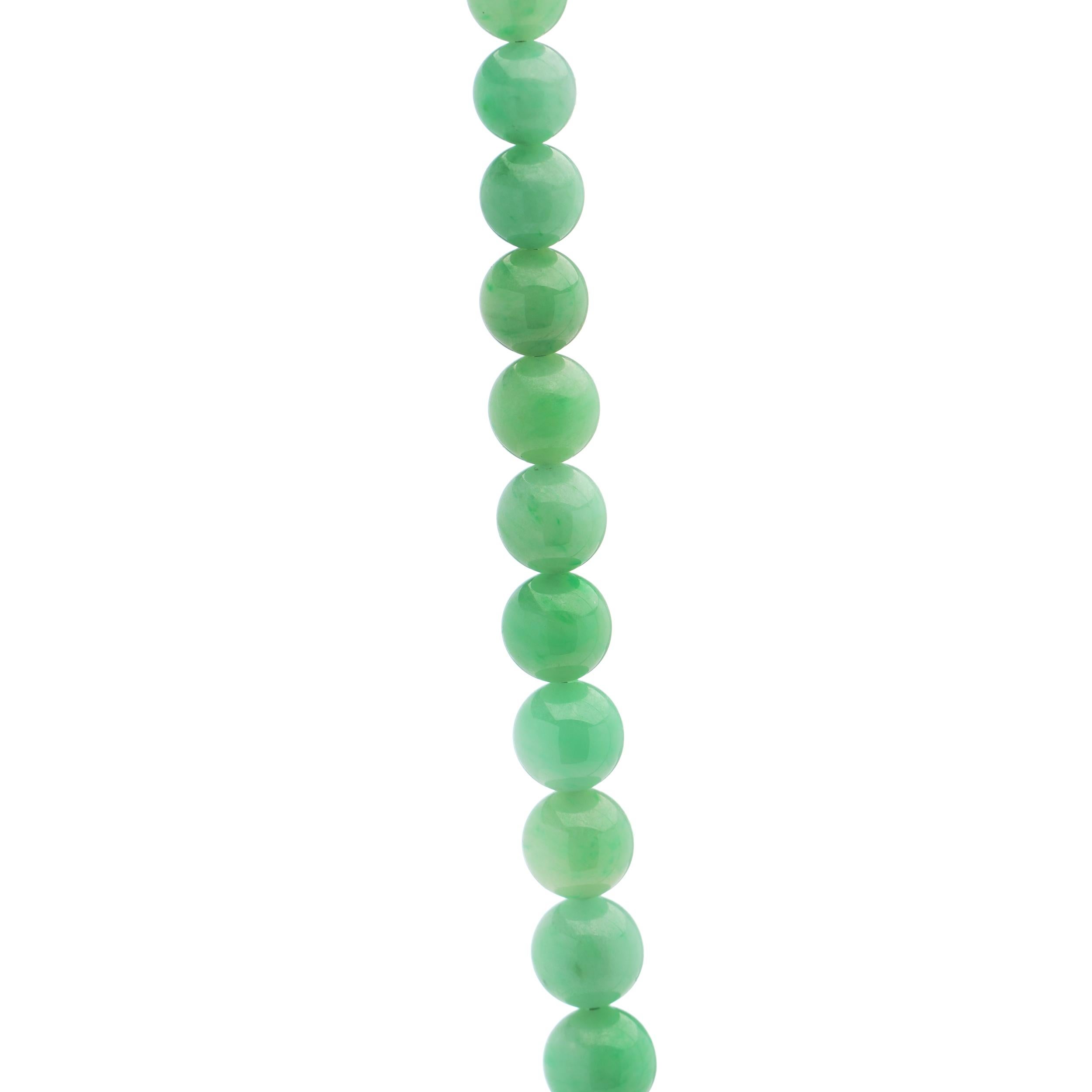Women's Antique Early 20th Century Natural Jade Bead Necklace with Platinum Clasp For Sale