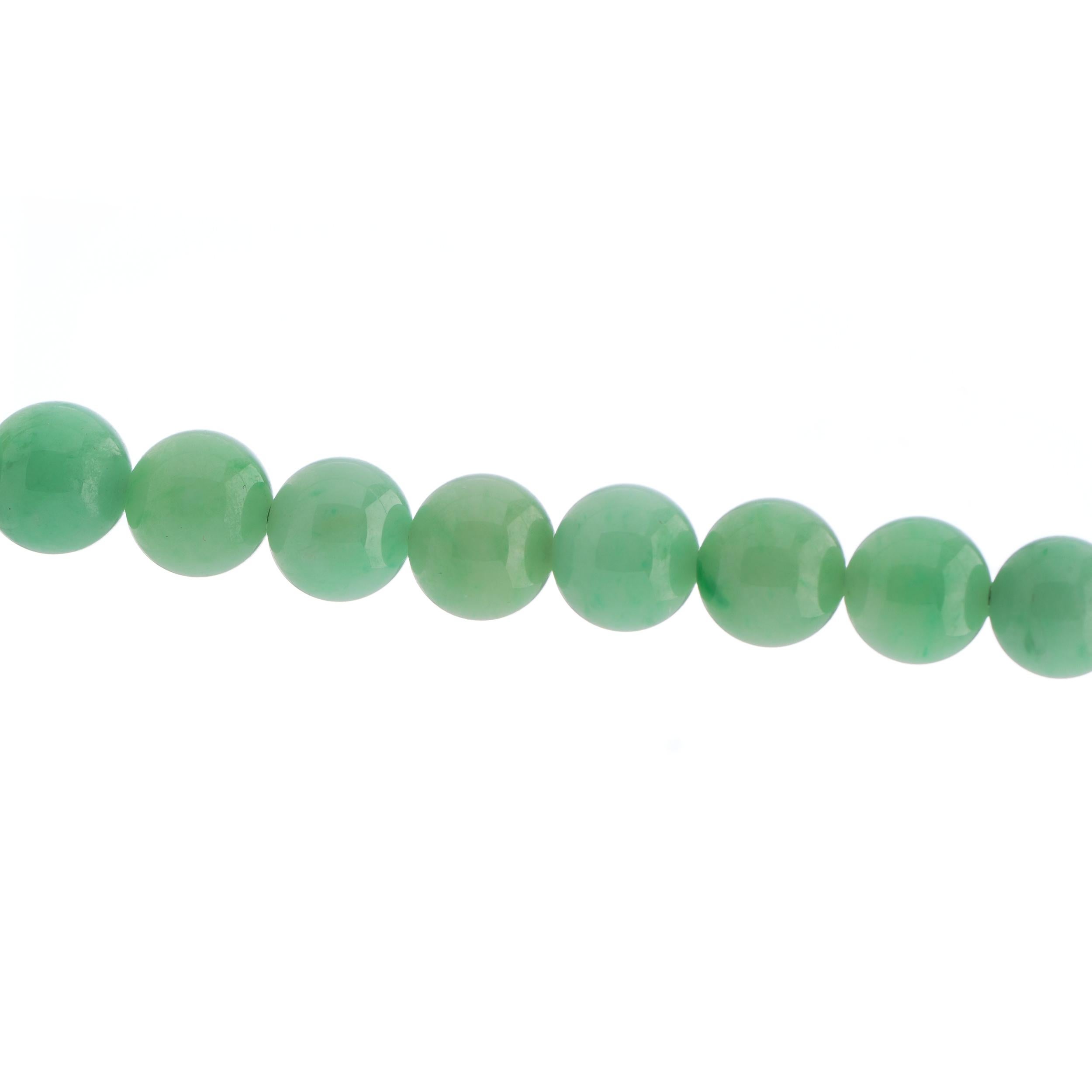 Antique Early 20th Century Natural Jade Bead Necklace with Platinum Clasp For Sale 1