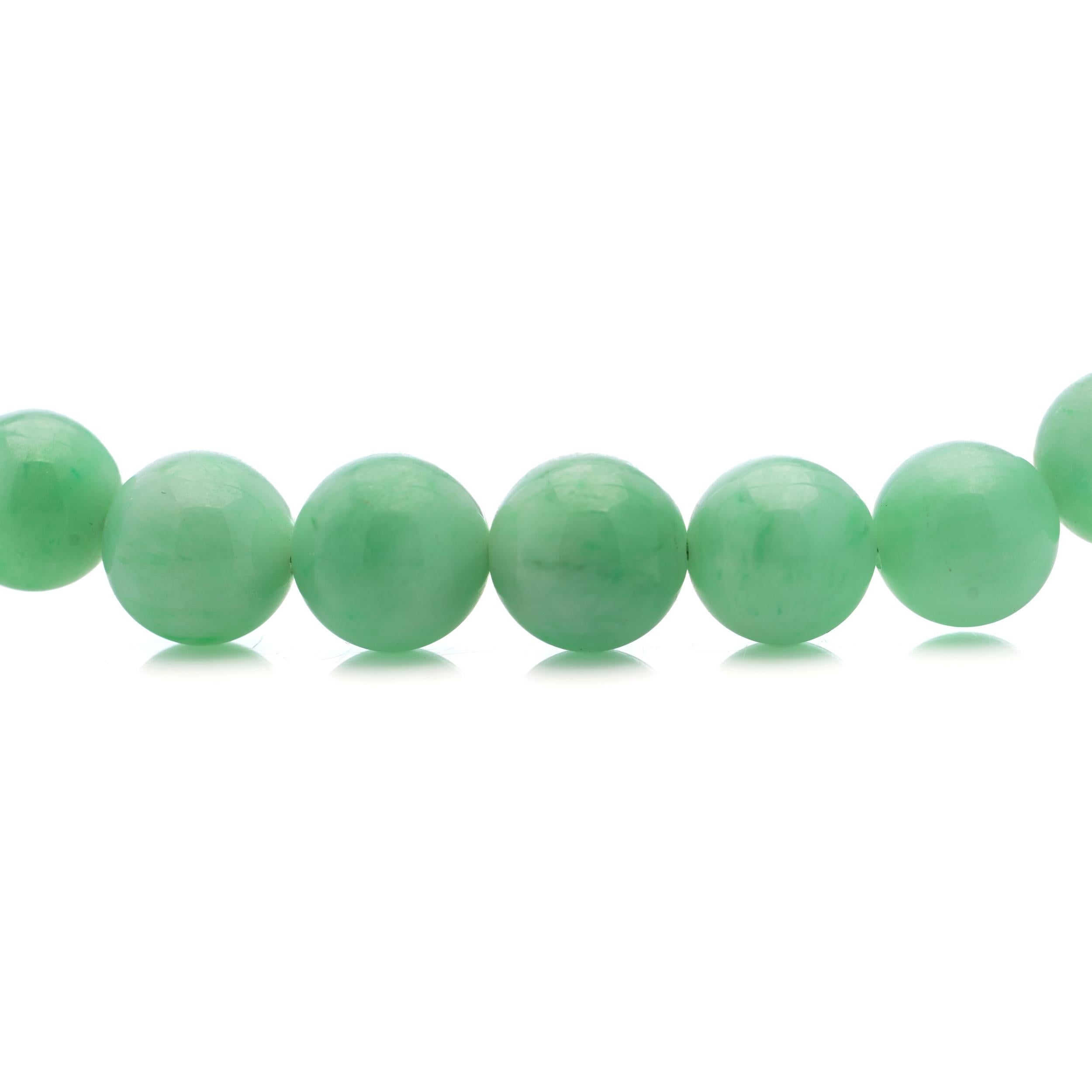 Collier ancien du début du 20e siècle en perles de jade naturel avec fermoir en platine en vente 2