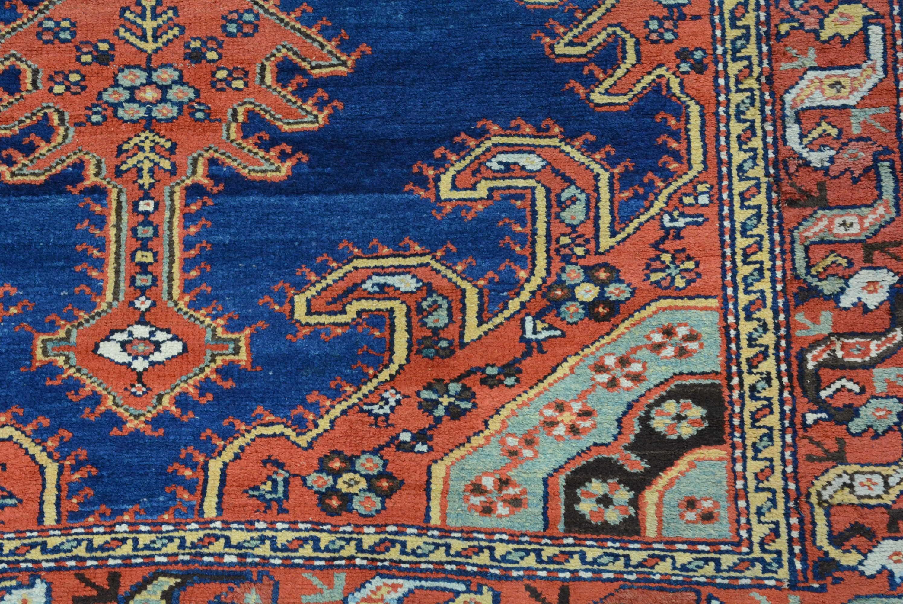 Antique Early 20th Century Northwest Persian Rug (Pflanzlich gefärbt) im Angebot