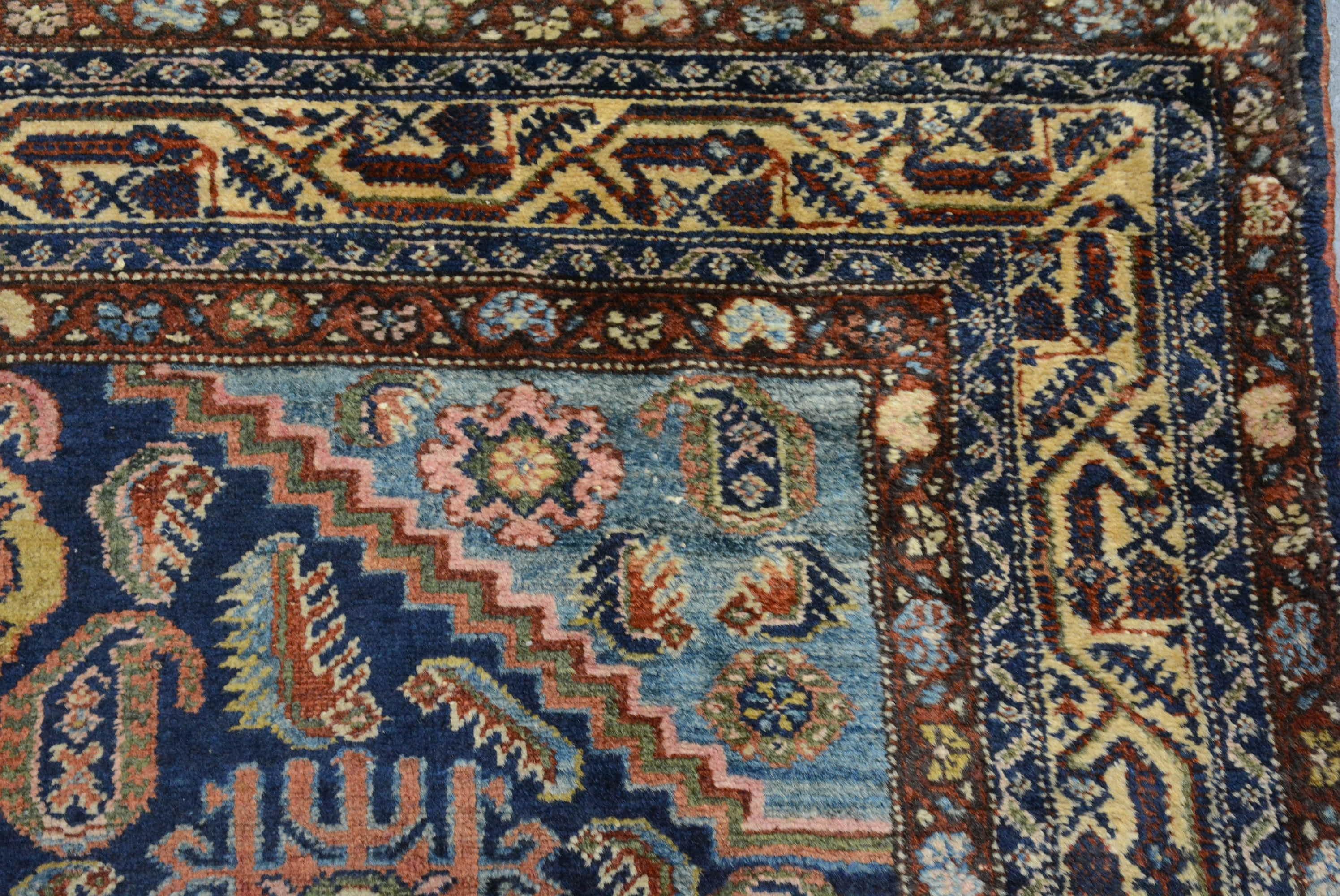 Antiker Nordwest-Perserteppich aus dem frühen 20. im Zustand „Gut“ im Angebot in Closter, NJ