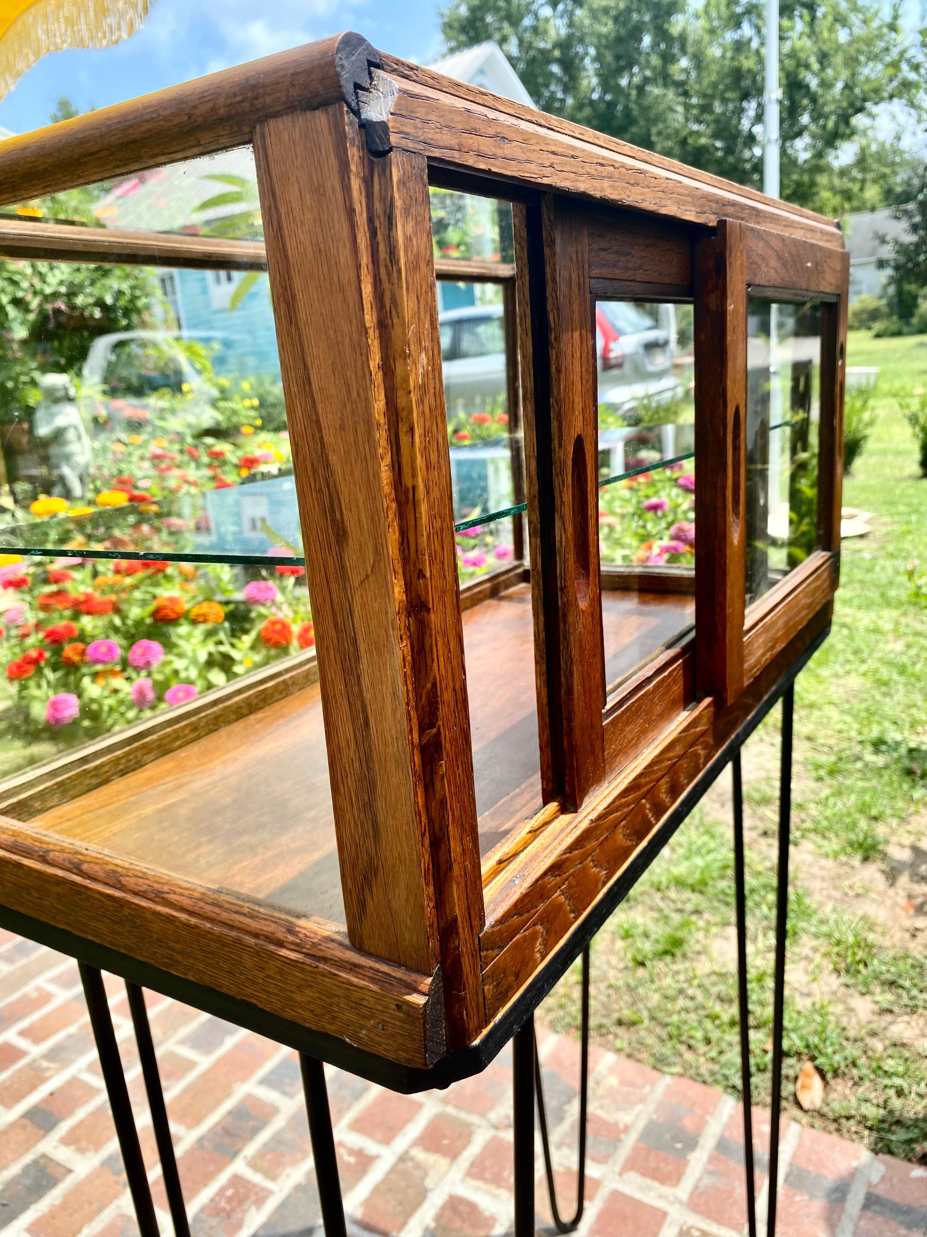 Antique Early 20th Century Oak/ Glass Store Display Cabinet In Good Condition In New Orleans, LA