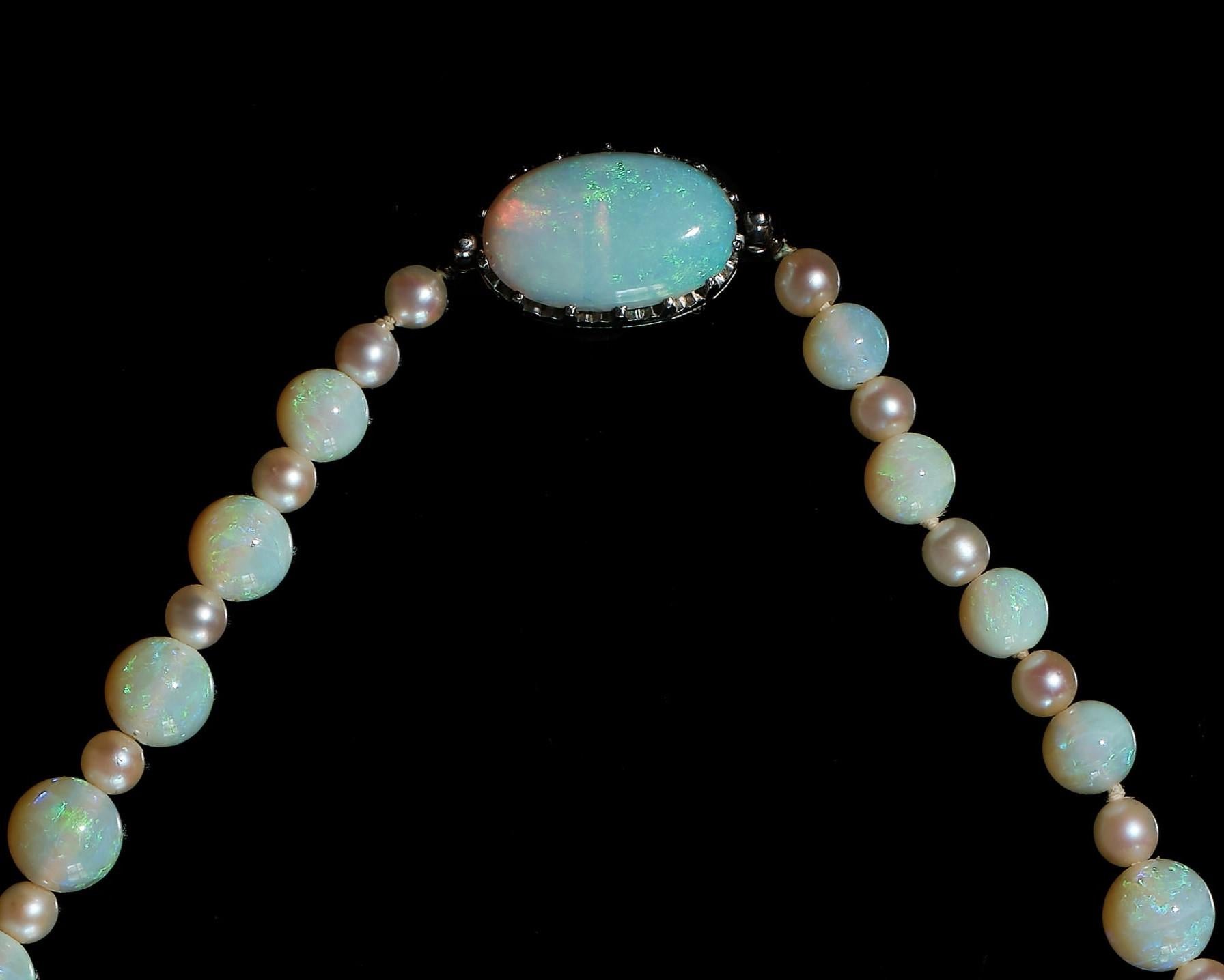 Antique early 20th century opal bead and pearl necklace In Fair Condition For Sale In Malmö, SE