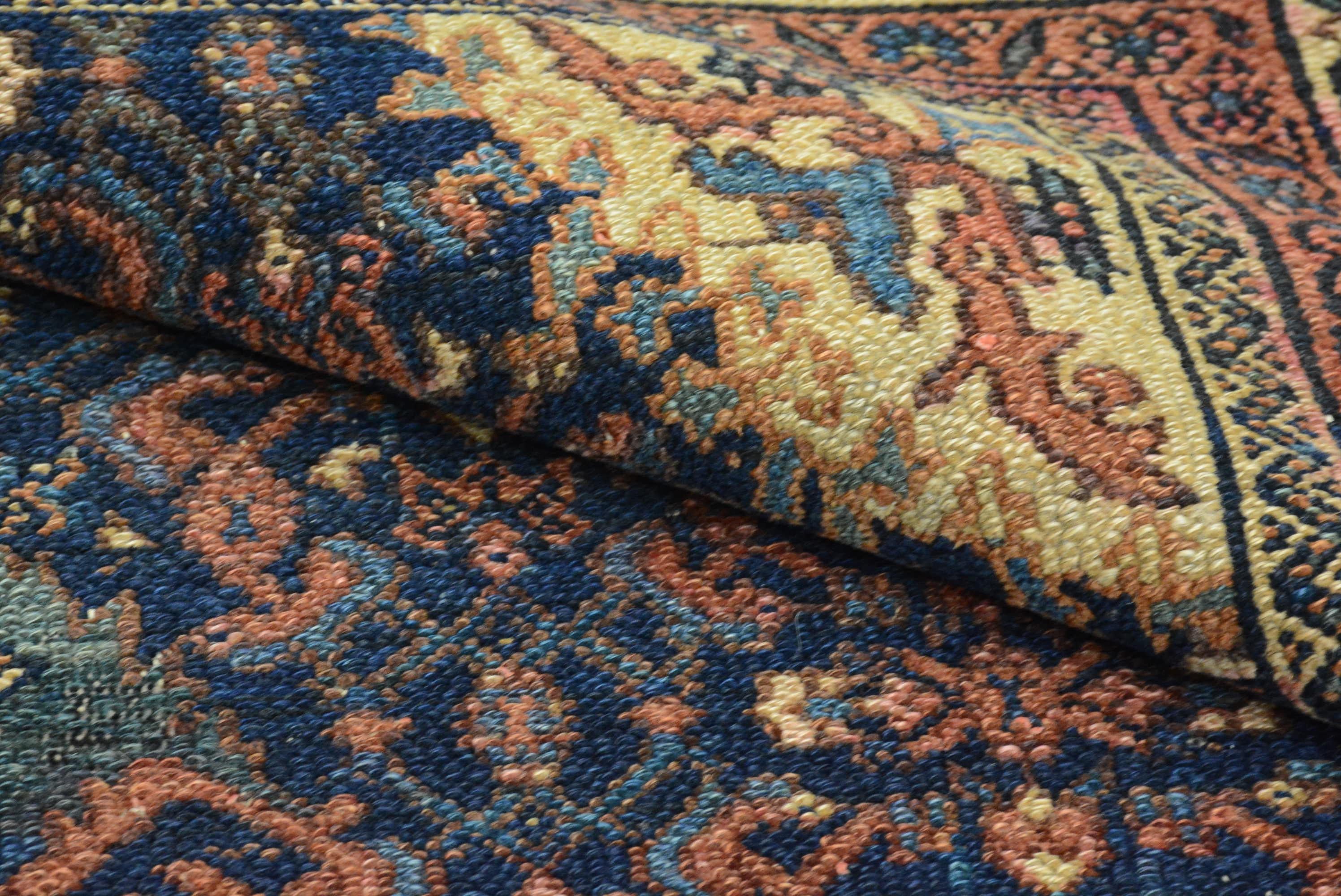 Ancien tapis persan Bibikabad du début du 20e siècle en vente 1