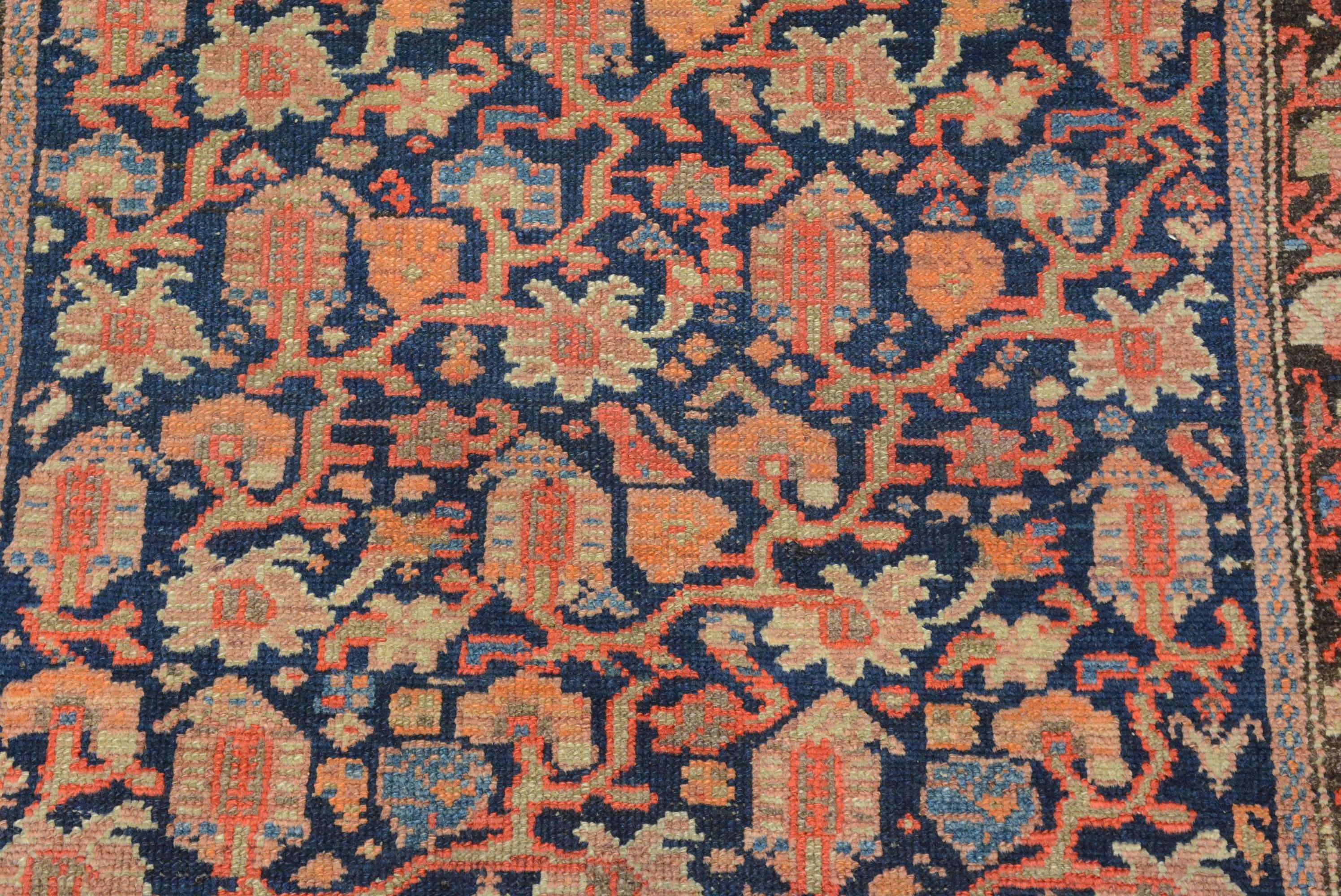 La région géographique du nord-ouest de la Perse, avec ses villes et ses villages, était à l'avant-garde de l'exportation à grande échelle de tapis et de moquettes à la fin du XIXe siècle.  Les marchands de Tabriz, grande ville qui est la capitale
