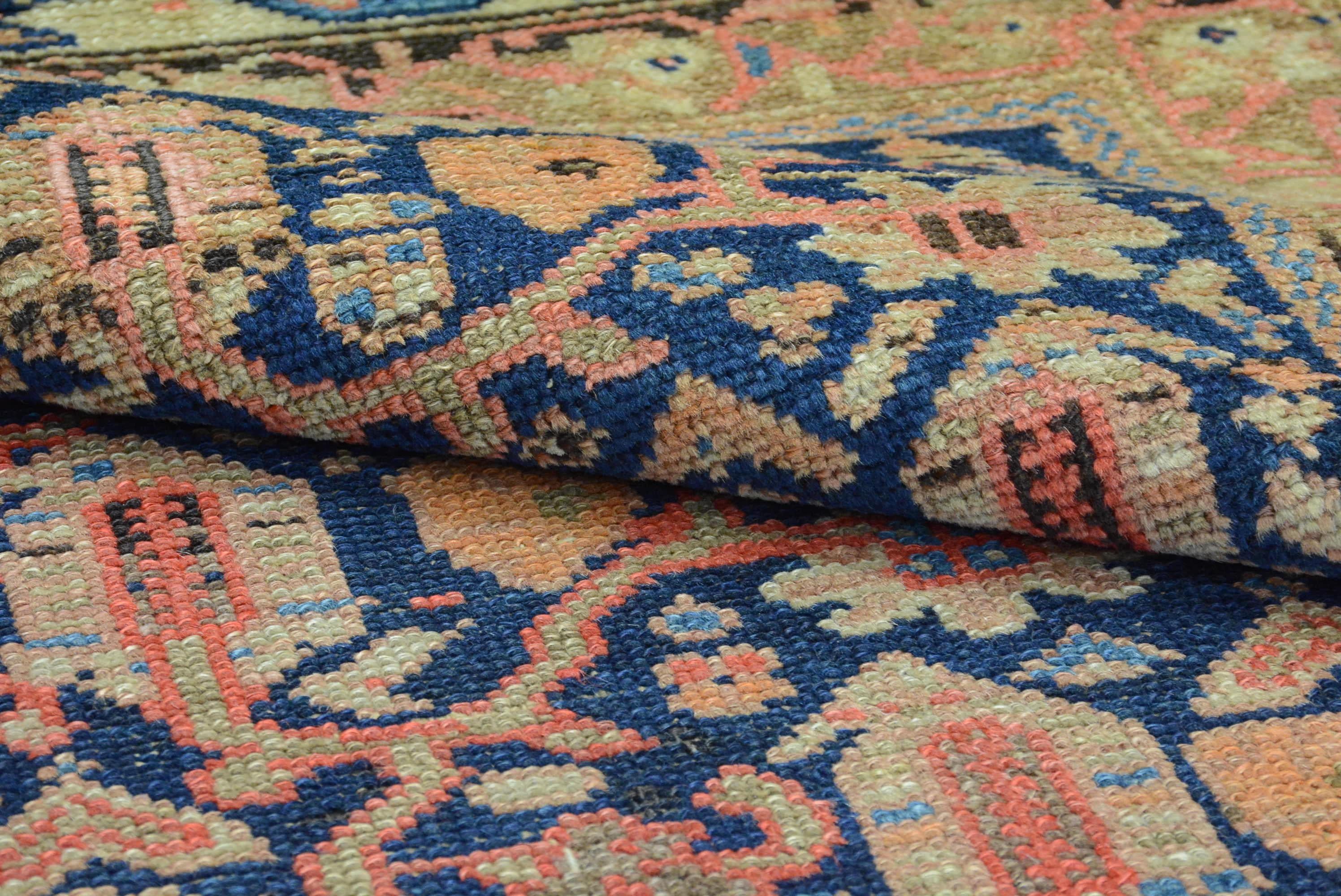 Ancien tapis persan Hamadan du début du 20e siècle en vente 1