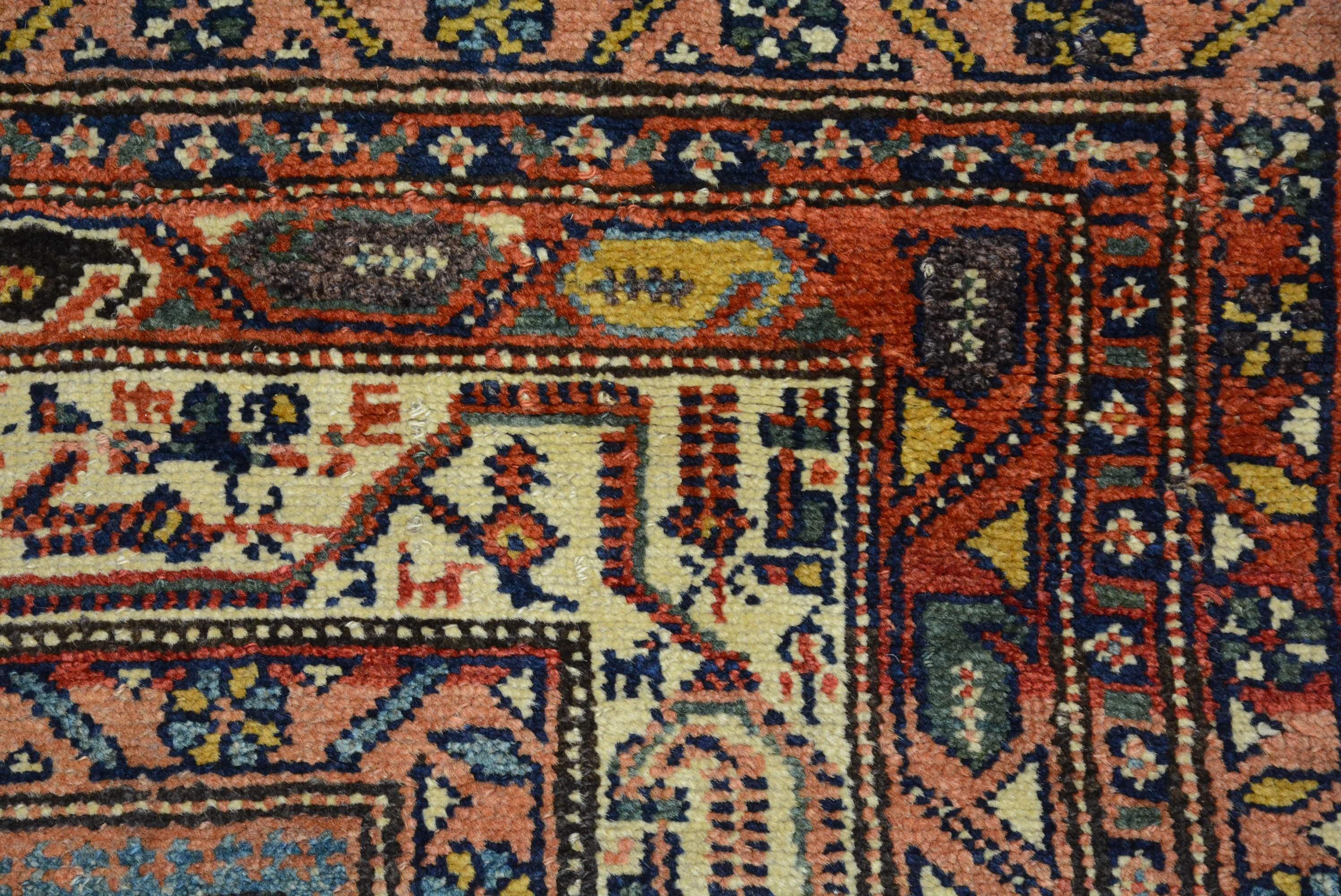 Antiker persischer Saraband-Teppich aus dem frühen 20. (Pflanzlich gefärbt) im Angebot