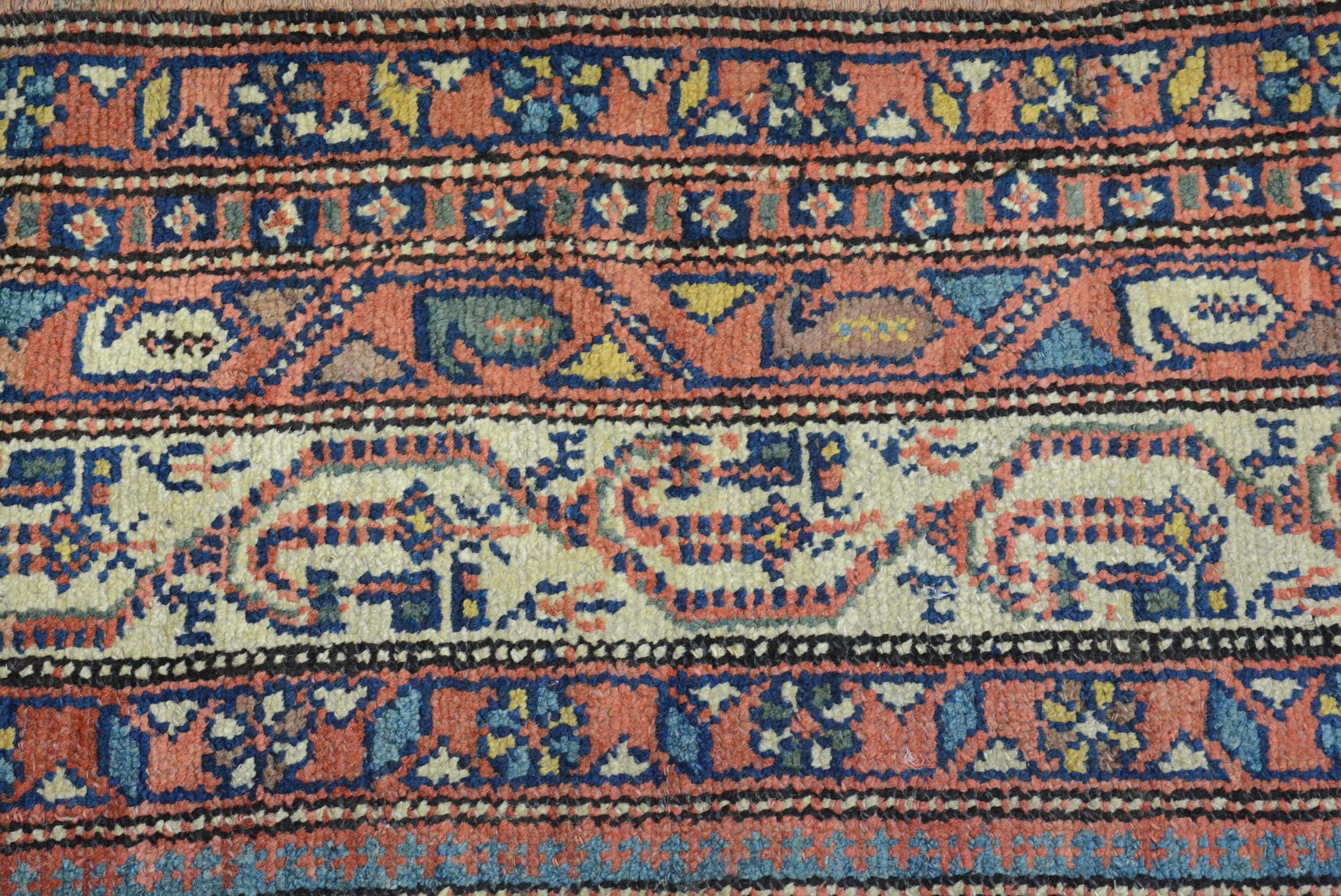 Antiker persischer Saraband-Teppich aus dem frühen 20. im Zustand „Gut“ im Angebot in Closter, NJ