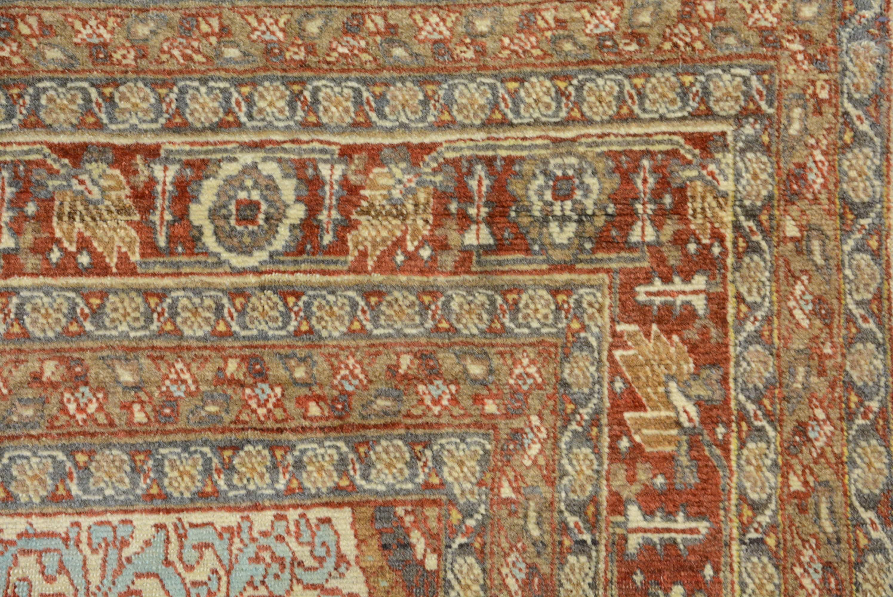 20ième siècle Ancien tapis persan Tabriz du début du 20e siècle en vente