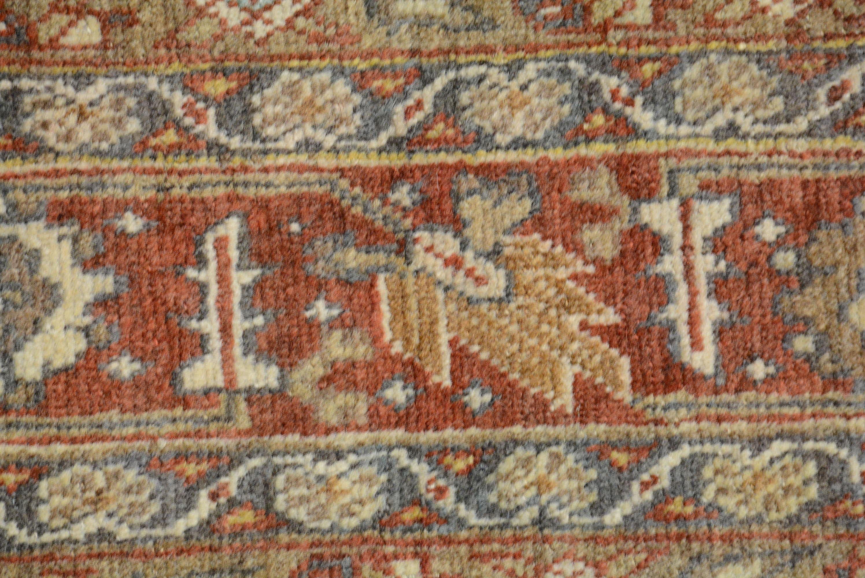 Ancien tapis persan Tabriz du début du 20e siècle en vente 1