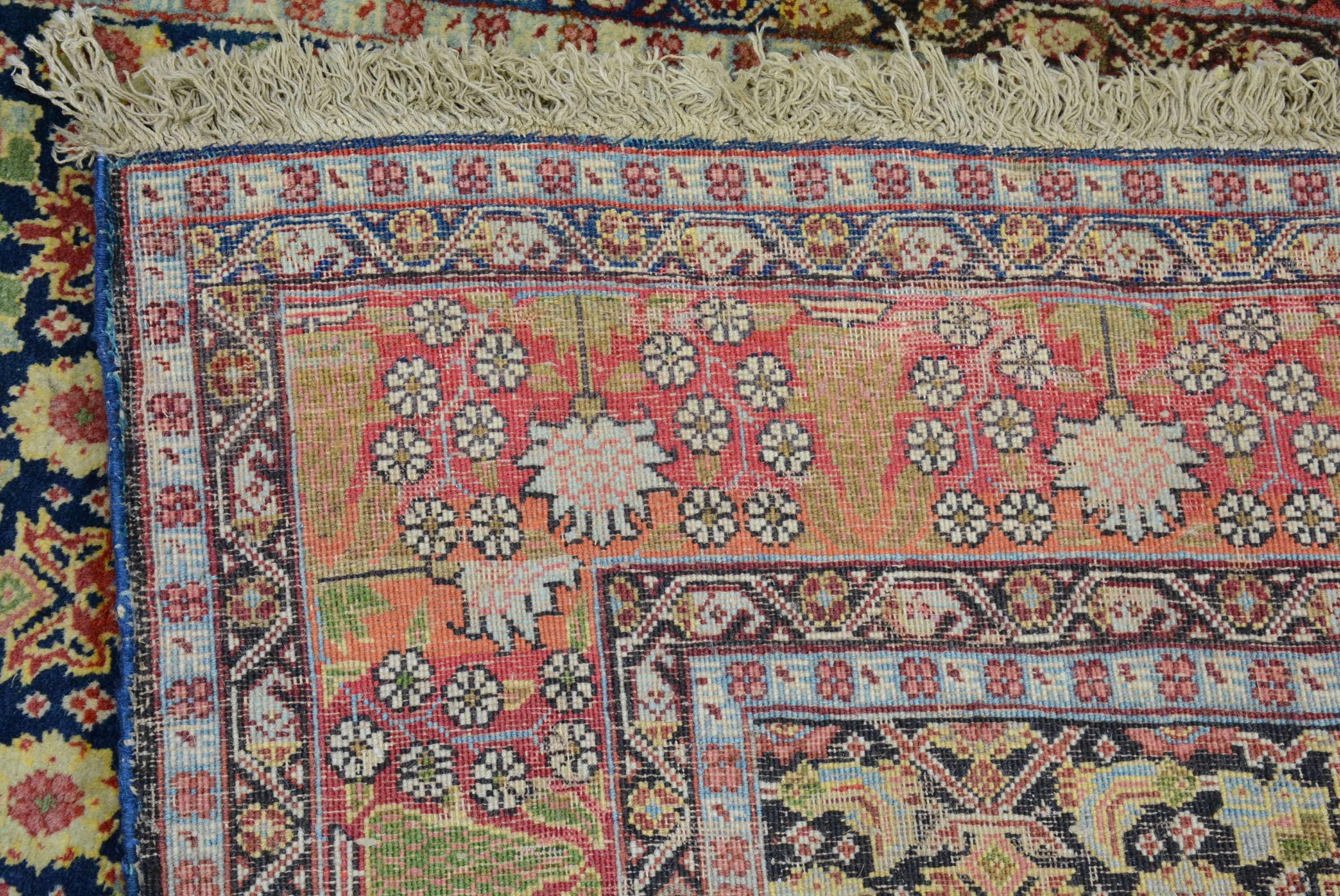Ancien tapis persan Tabriz du début du 20e siècle en vente 2