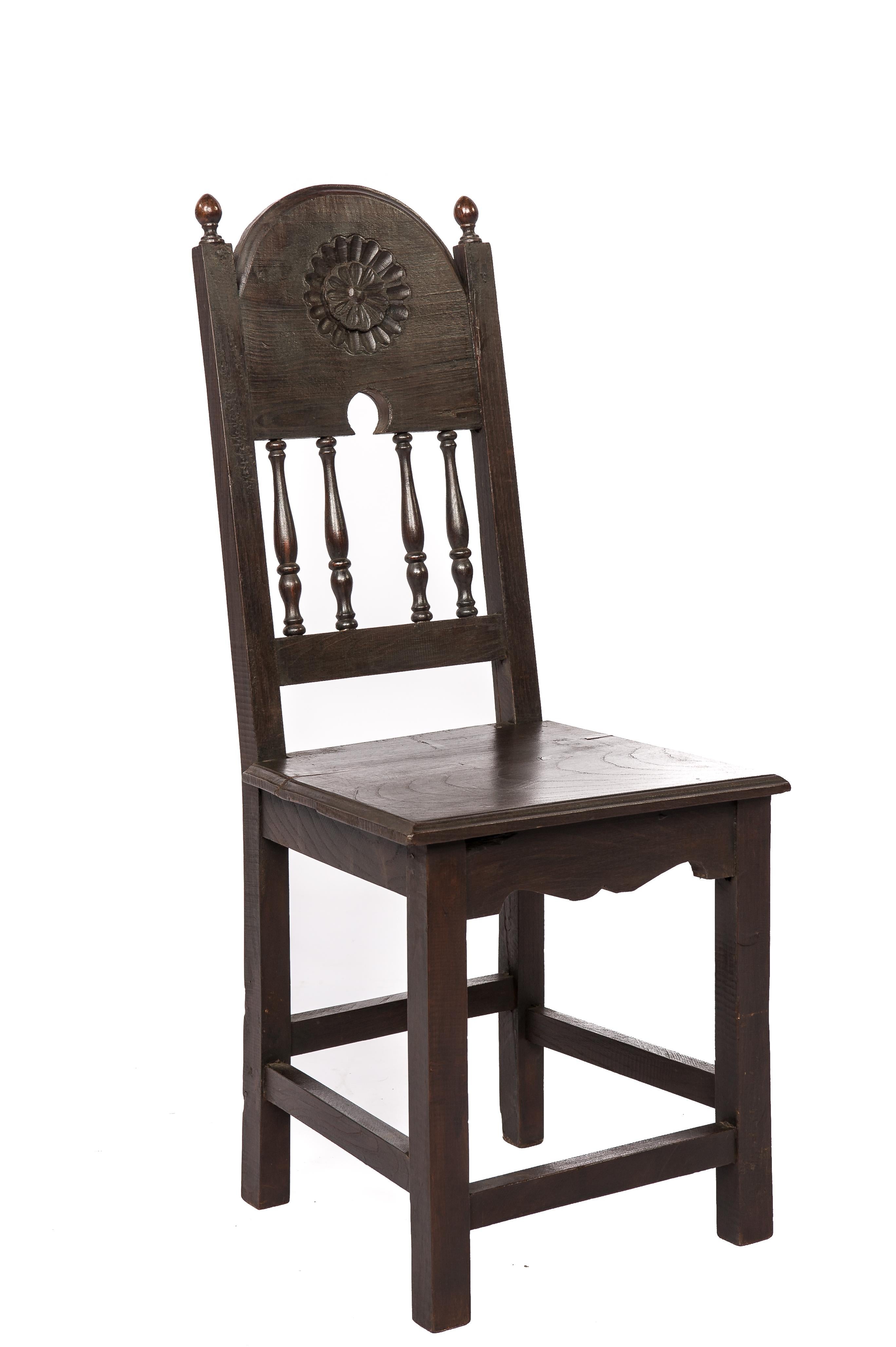Turned Antique early 20th-century set of four solid chestnut dark brown Spanish chairs For Sale
