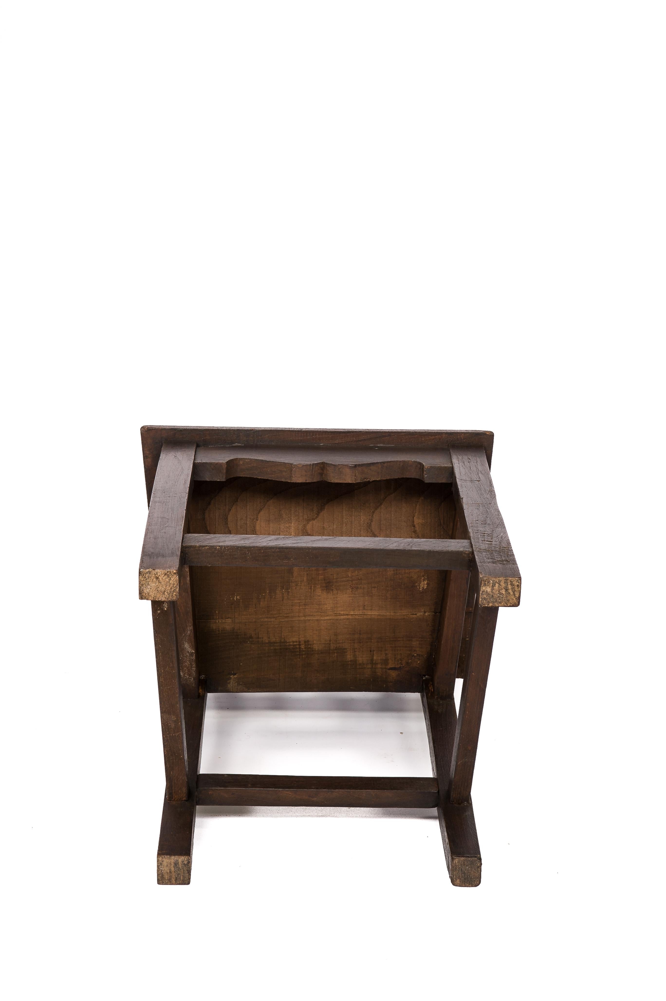 Ensemble de quatre chaises espagnoles anciennes du début du 20e siècle en châtaignier massif brun foncé en vente 2