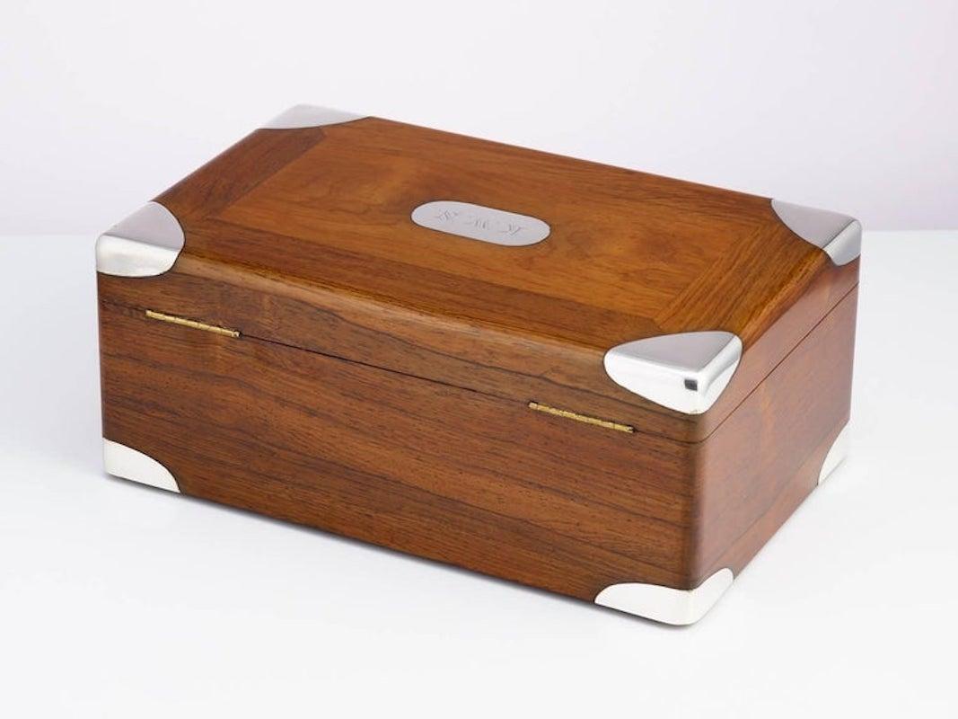 Antiker Zigarren- Humidor aus Sterlingsilber und Nussbaumholz aus dem frühen 20. Jahrhundert, um 1900 (Englisch) im Angebot