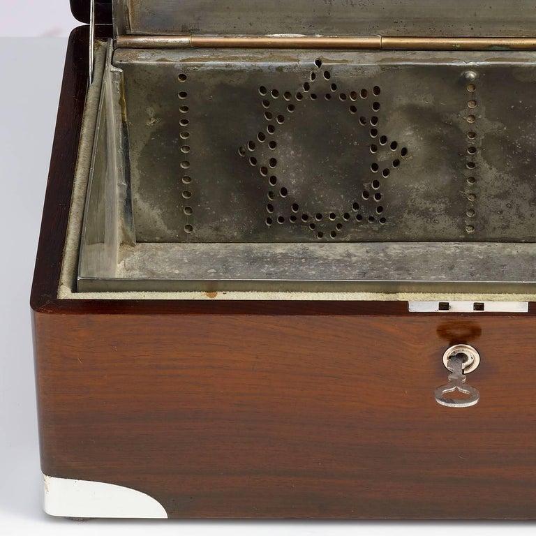 Antiker Zigarren- Humidor aus Sterlingsilber und Nussbaumholz aus dem frühen 20. Jahrhundert, um 1900 im Angebot 2