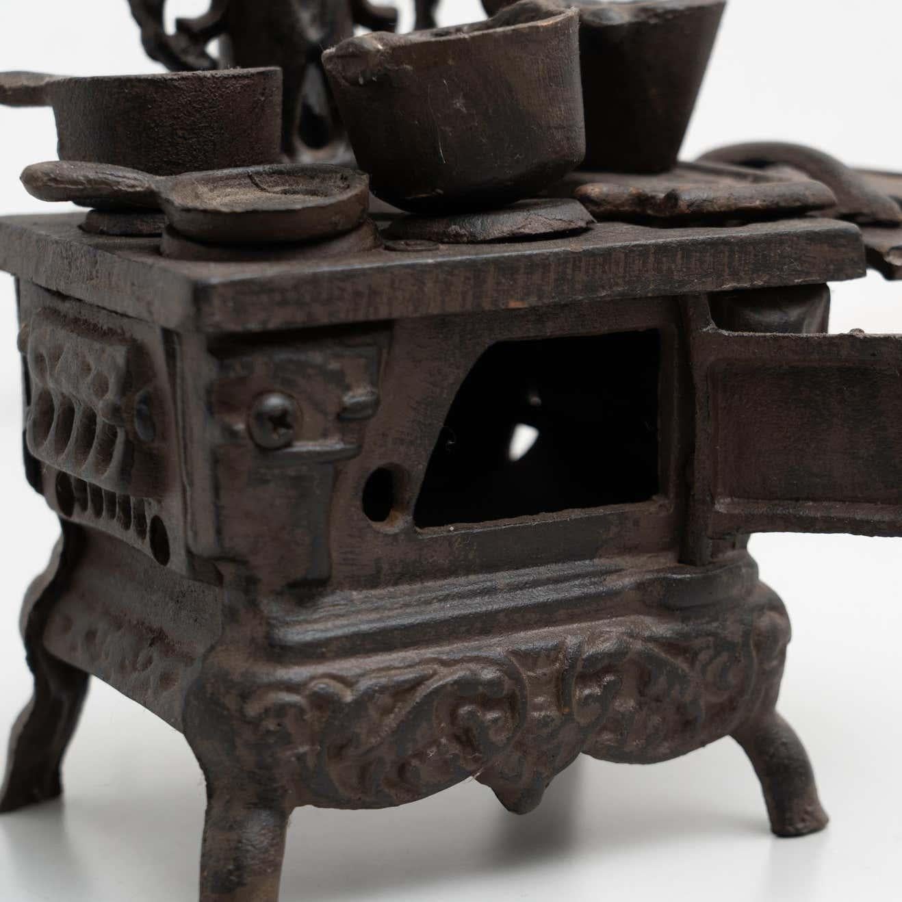 Antiquités du début du 20e siècle Reproduction d'une cuisine traditionnelle en forme de jouet, vers 1930 en vente 9
