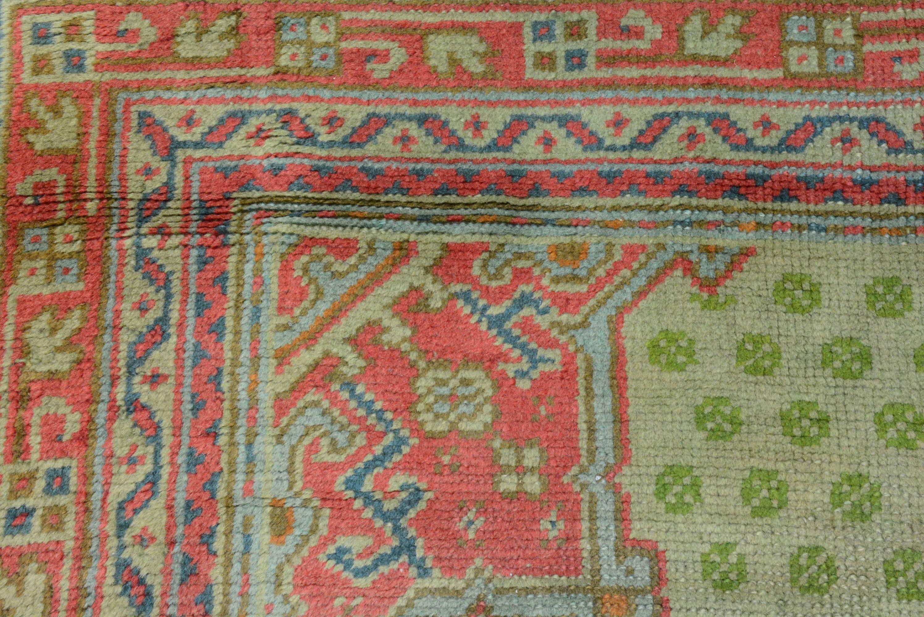 Antiker türkischer Oushak-Teppich aus dem frühen 20. im Zustand „Gut“ im Angebot in Closter, NJ