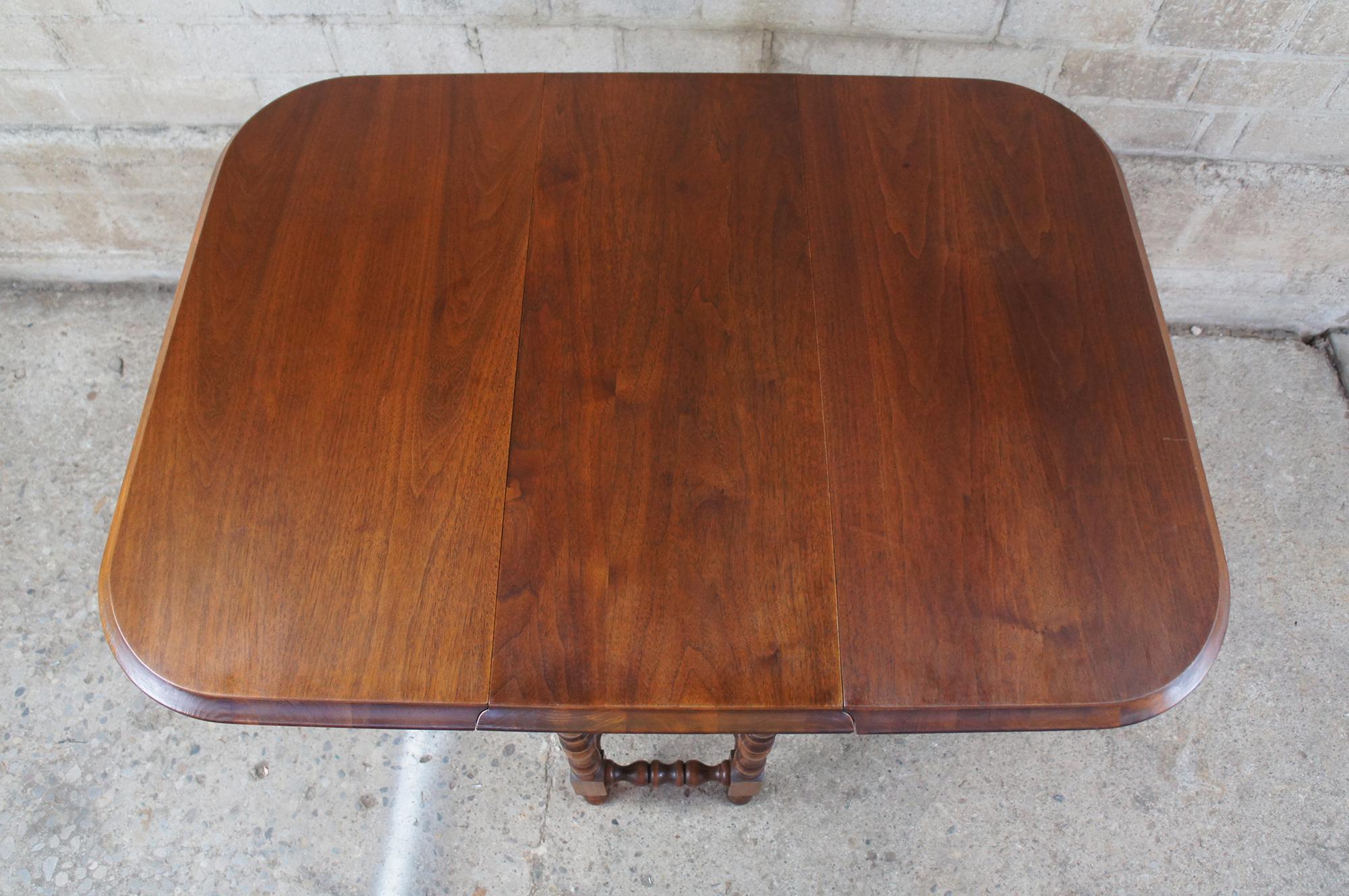 William and Mary Antique Early 20th Century Walnut Drop Leaf Gateleg Dining Table William & Mary
