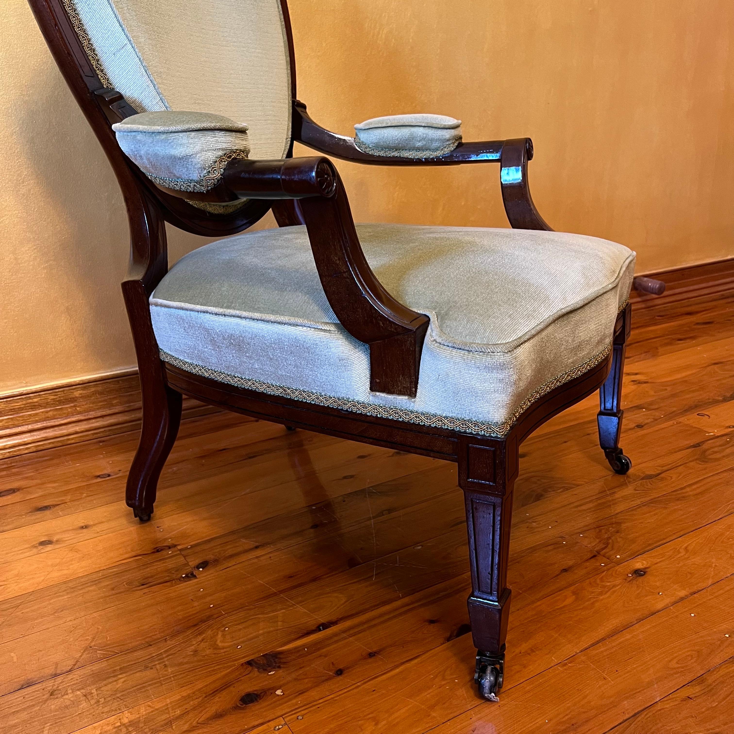 Antique Early 20th Century Walnut Four Piece Chair Set For Sale 10