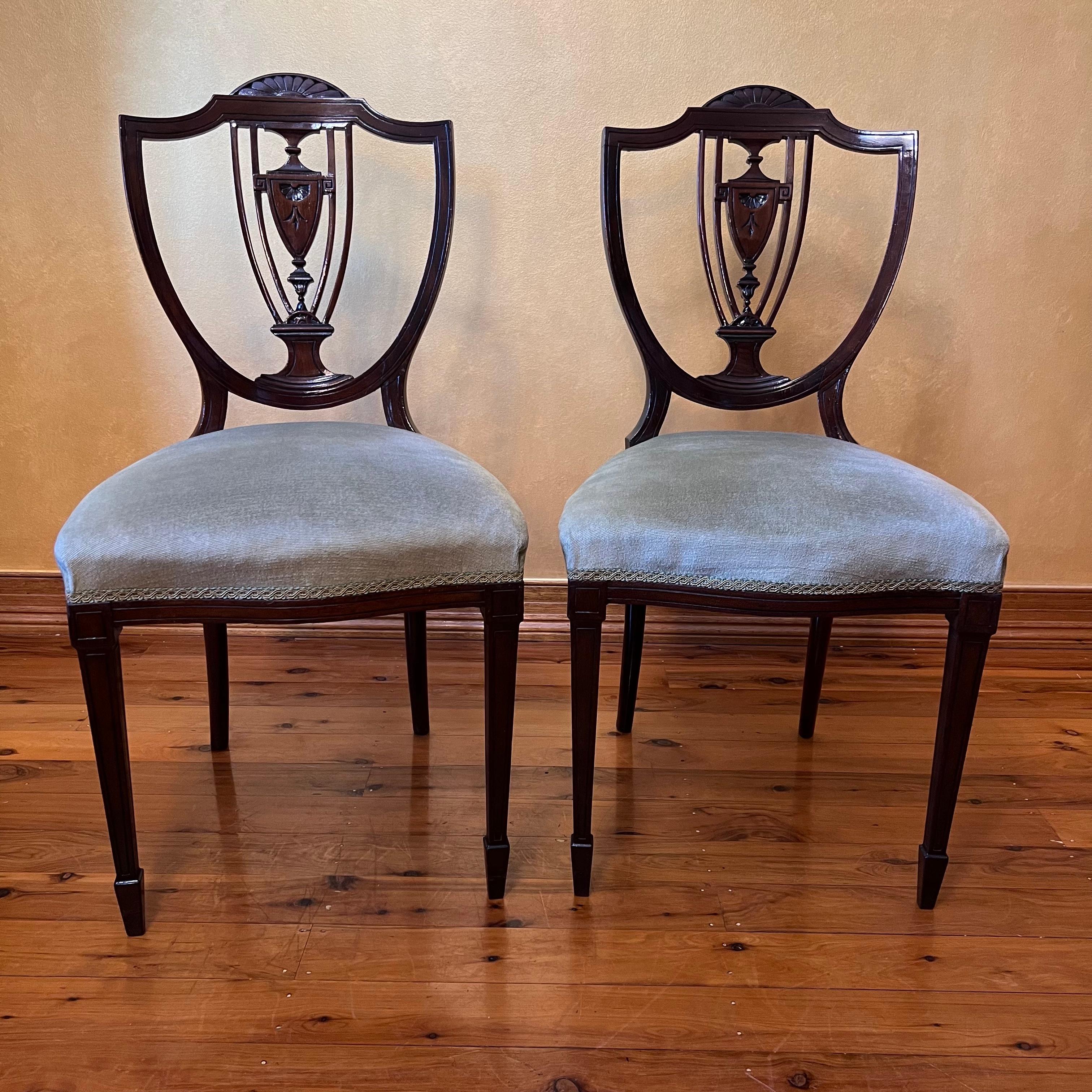Antique Early 20th Century Walnut Four Piece Chair Set For Sale 11