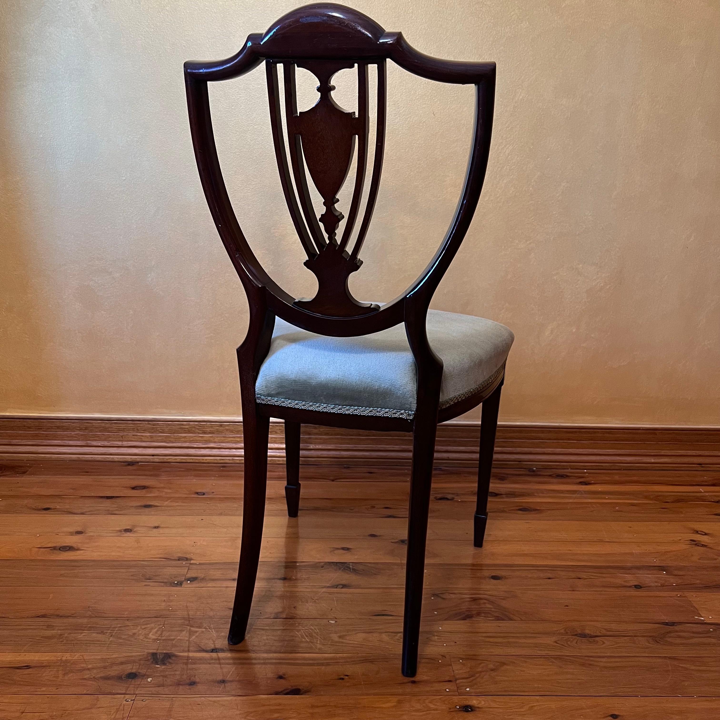 Antique Early 20th Century Walnut Four Piece Chair Set For Sale 12